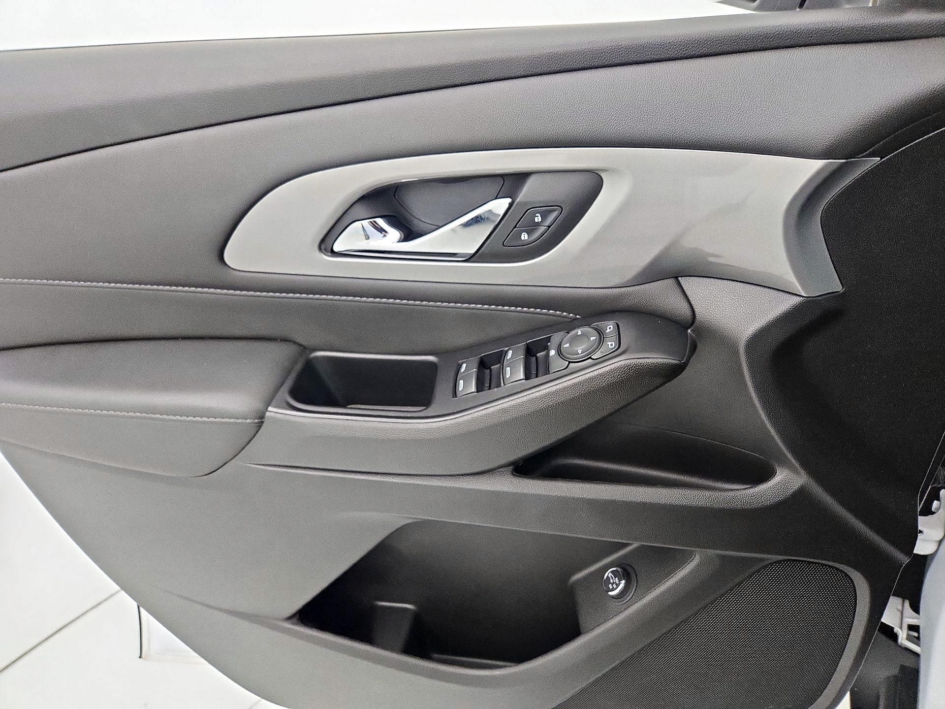 Thumbnail: 2022 Chevrolet Traverse - 12