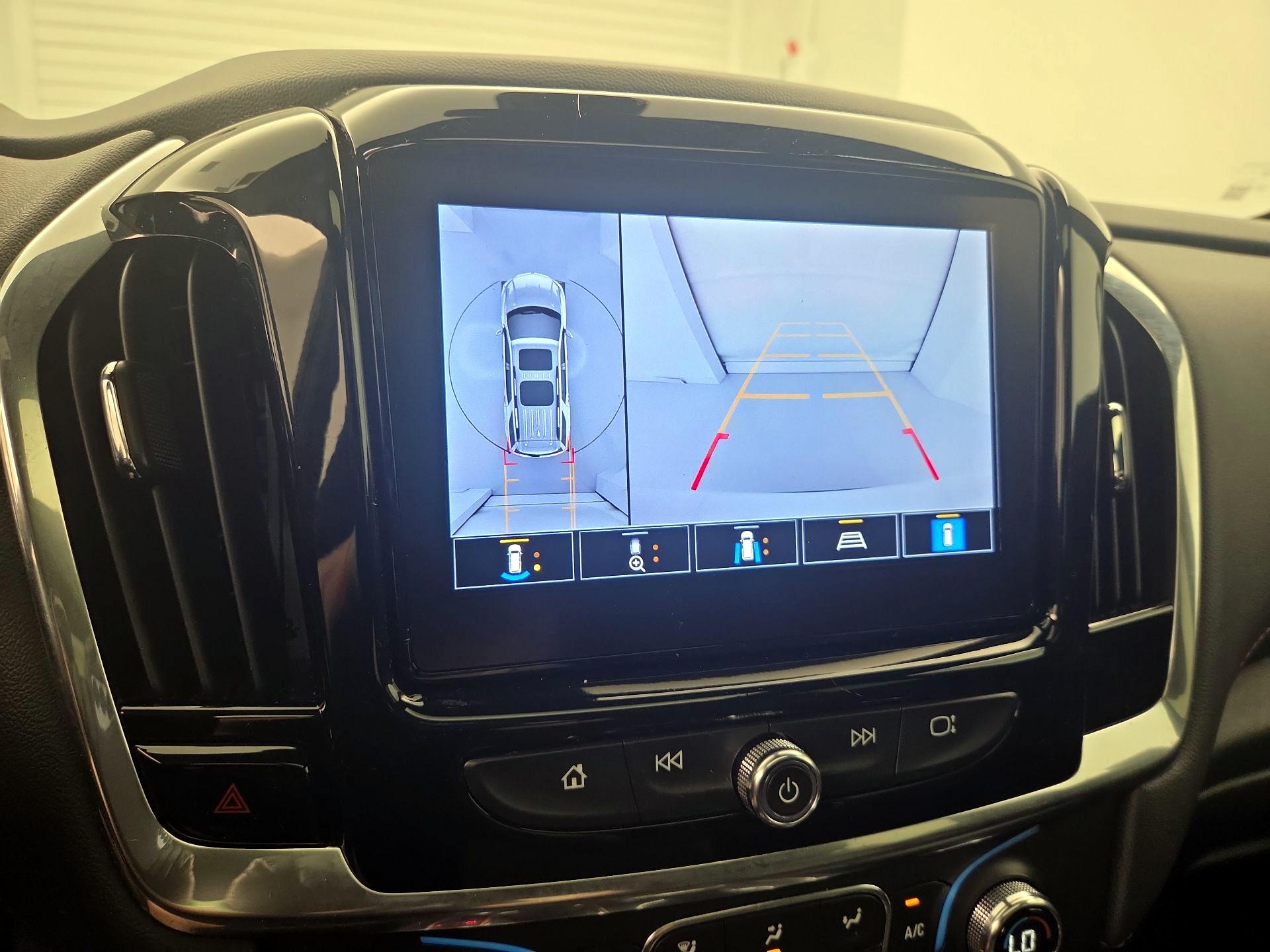 Thumbnail: 2023 Chevrolet Traverse - 14