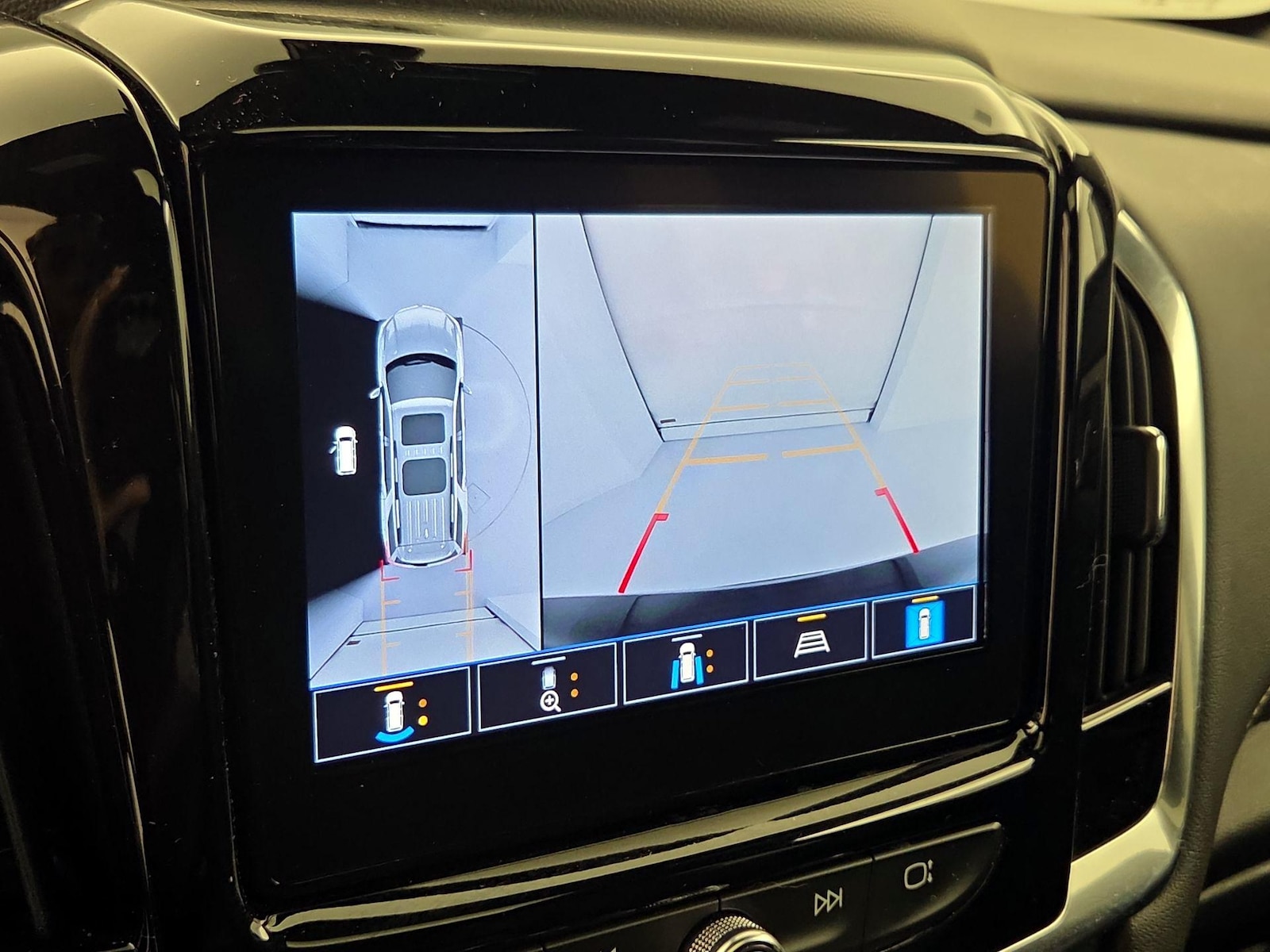 2023 Chevrolet Traverse 3LT - Photo 16