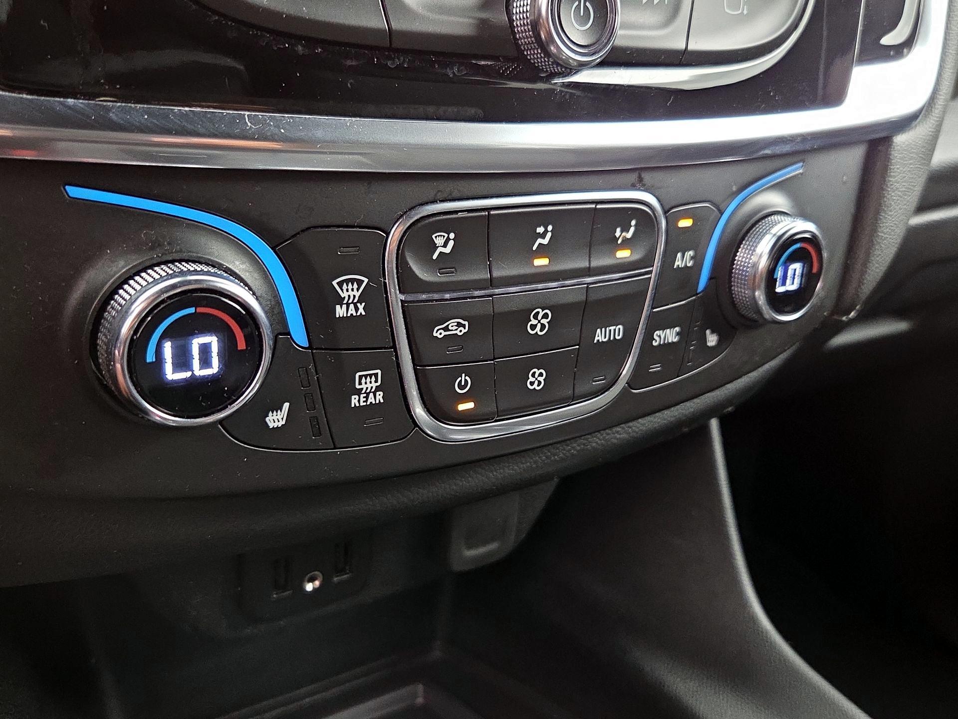 Thumbnail: 2023 Chevrolet Traverse - 16