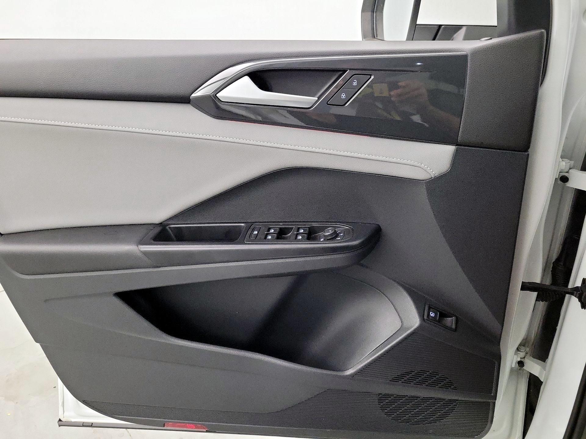 Thumbnail: 2023 Volkswagen Taos - 12