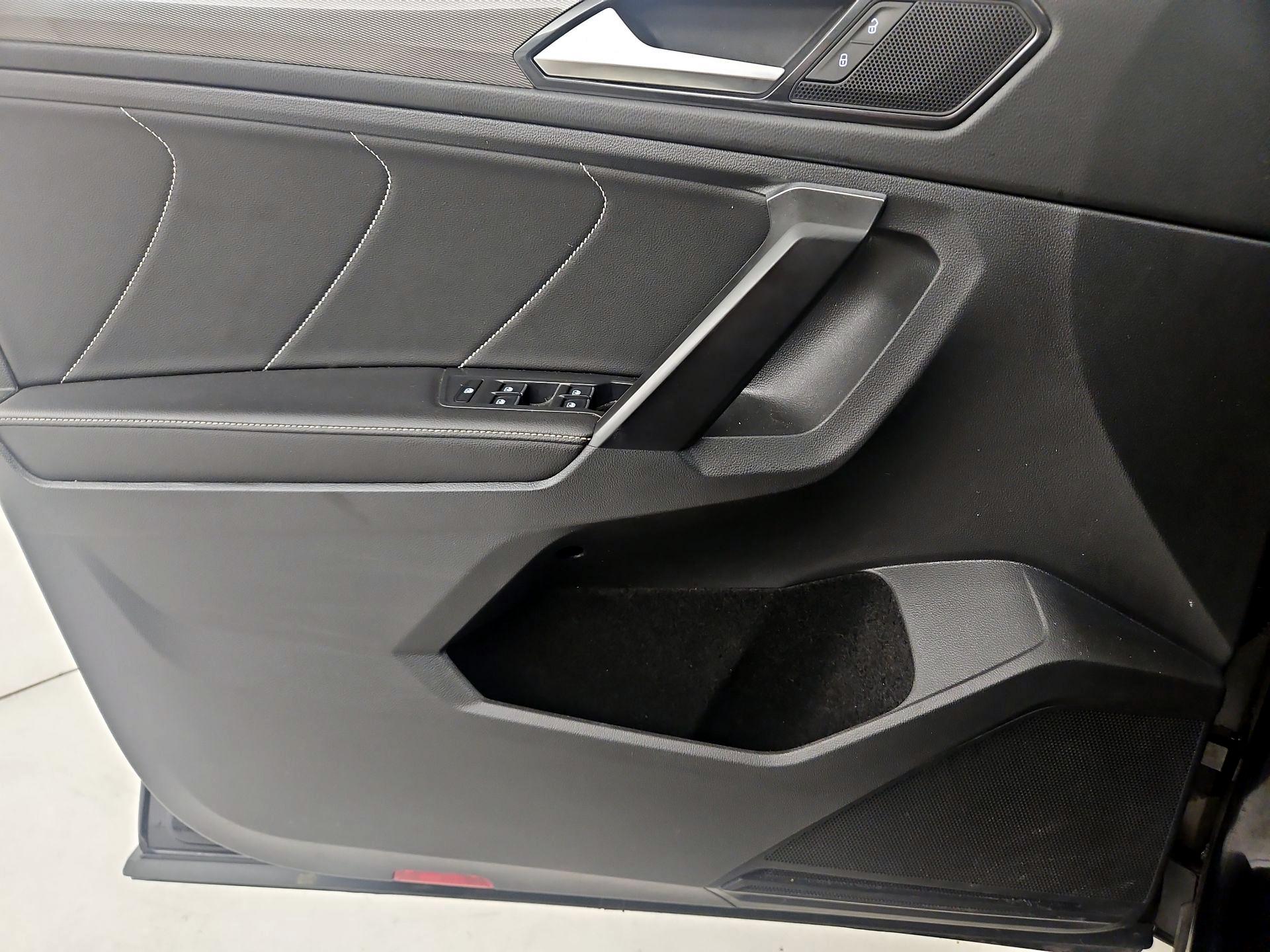 Thumbnail: 2022 Volkswagen Tiguan - 12