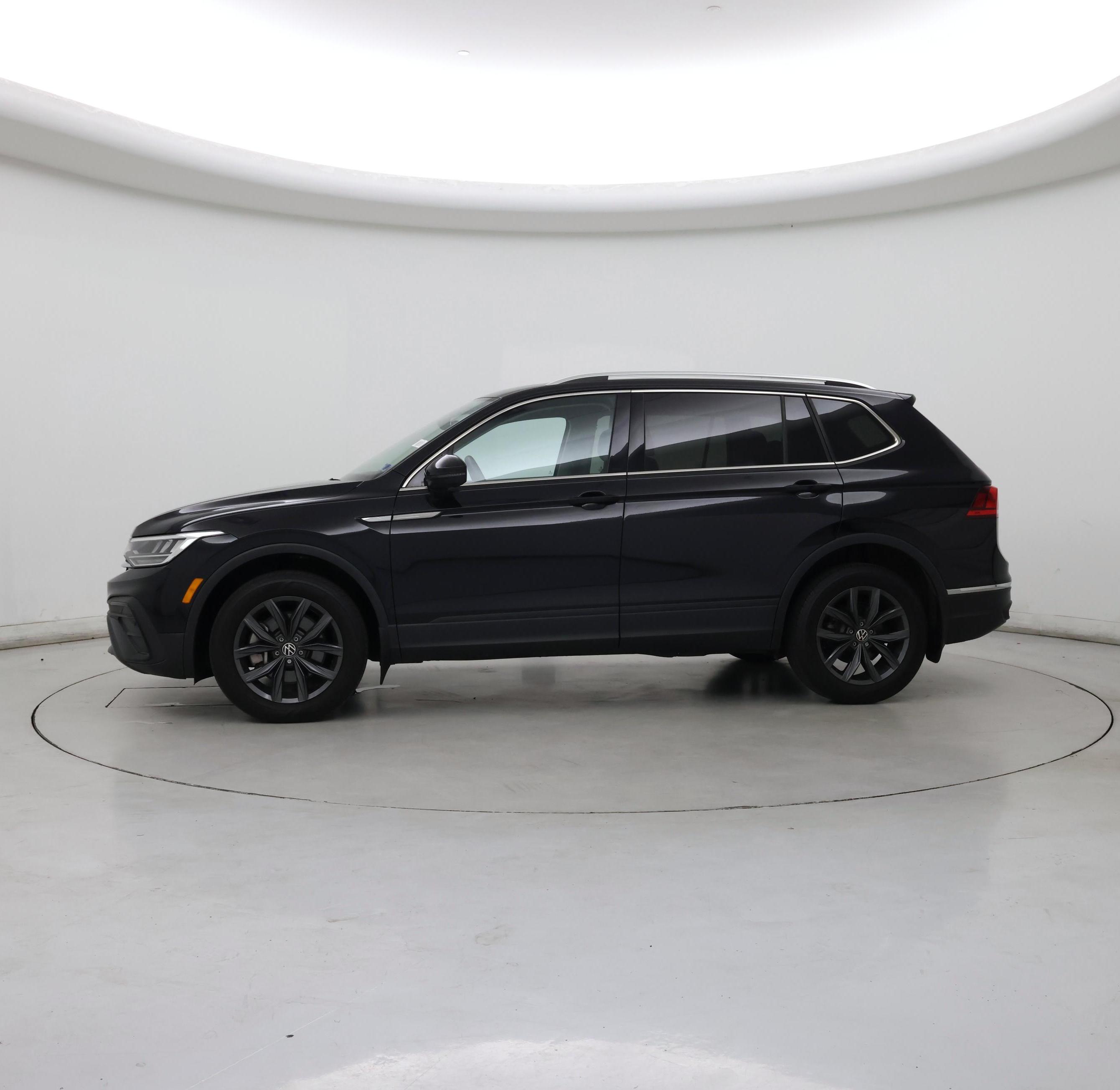 Thumbnail: 2022 Volkswagen Tiguan - 3