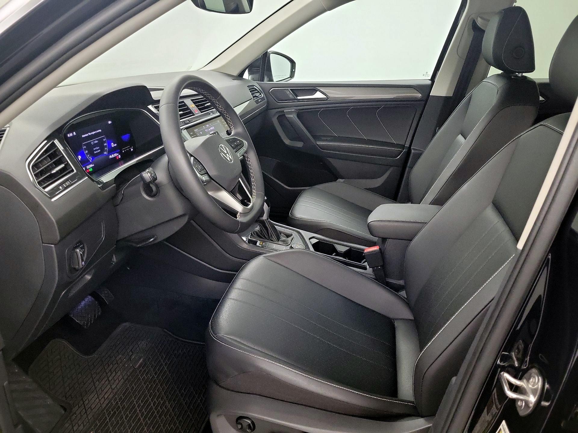 Thumbnail: 2023 Volkswagen Tiguan - 11