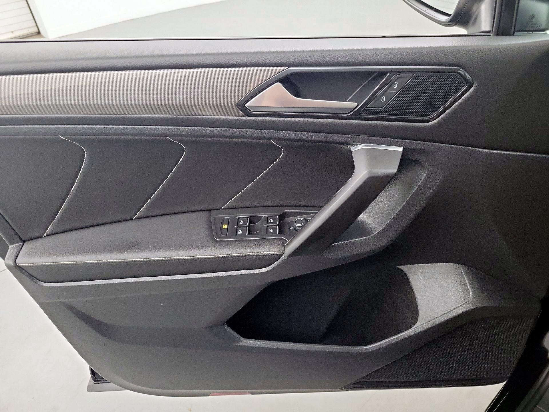 Thumbnail: 2023 Volkswagen Tiguan - 12