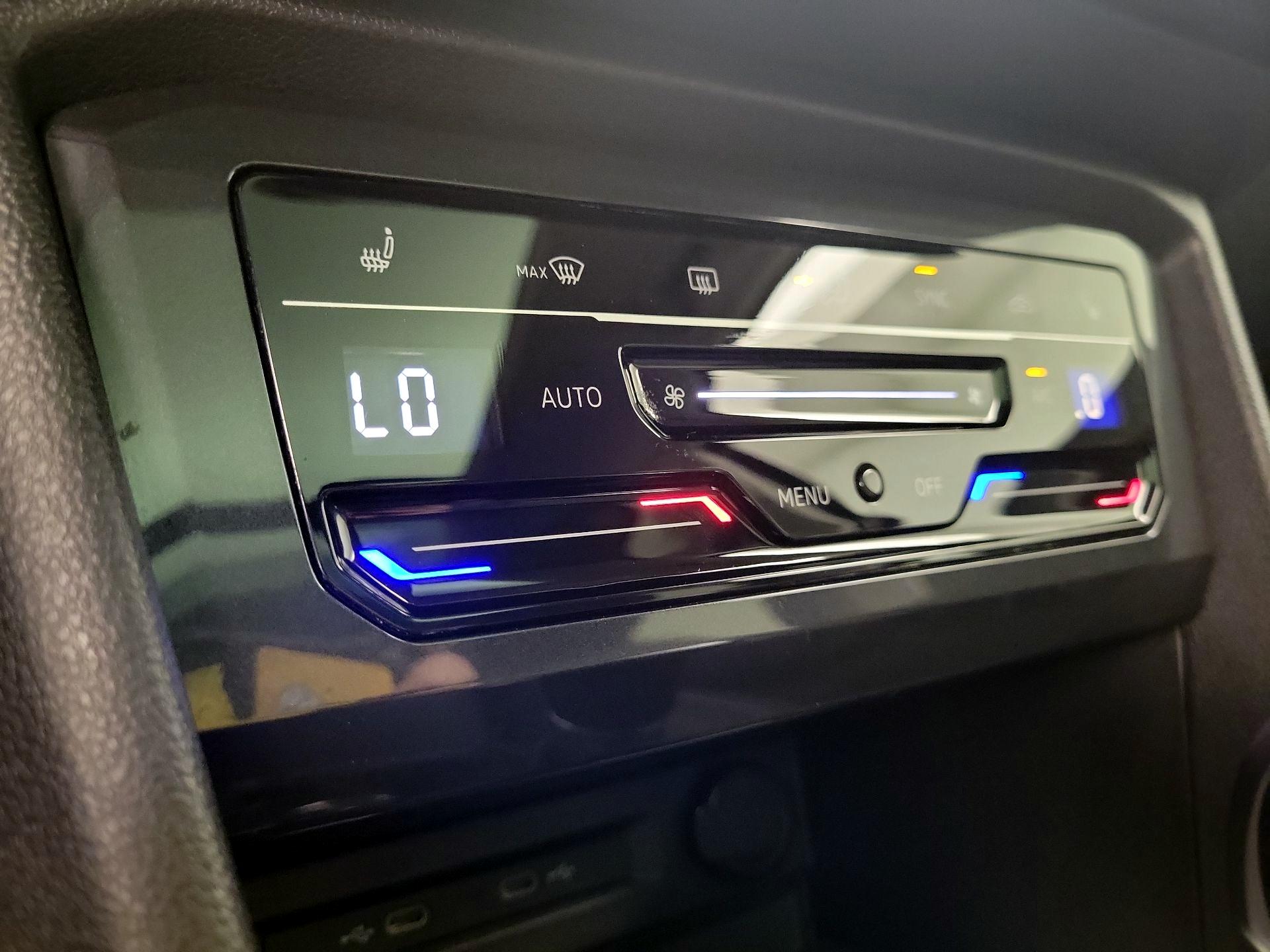 Thumbnail: 2023 Volkswagen Tiguan - 16