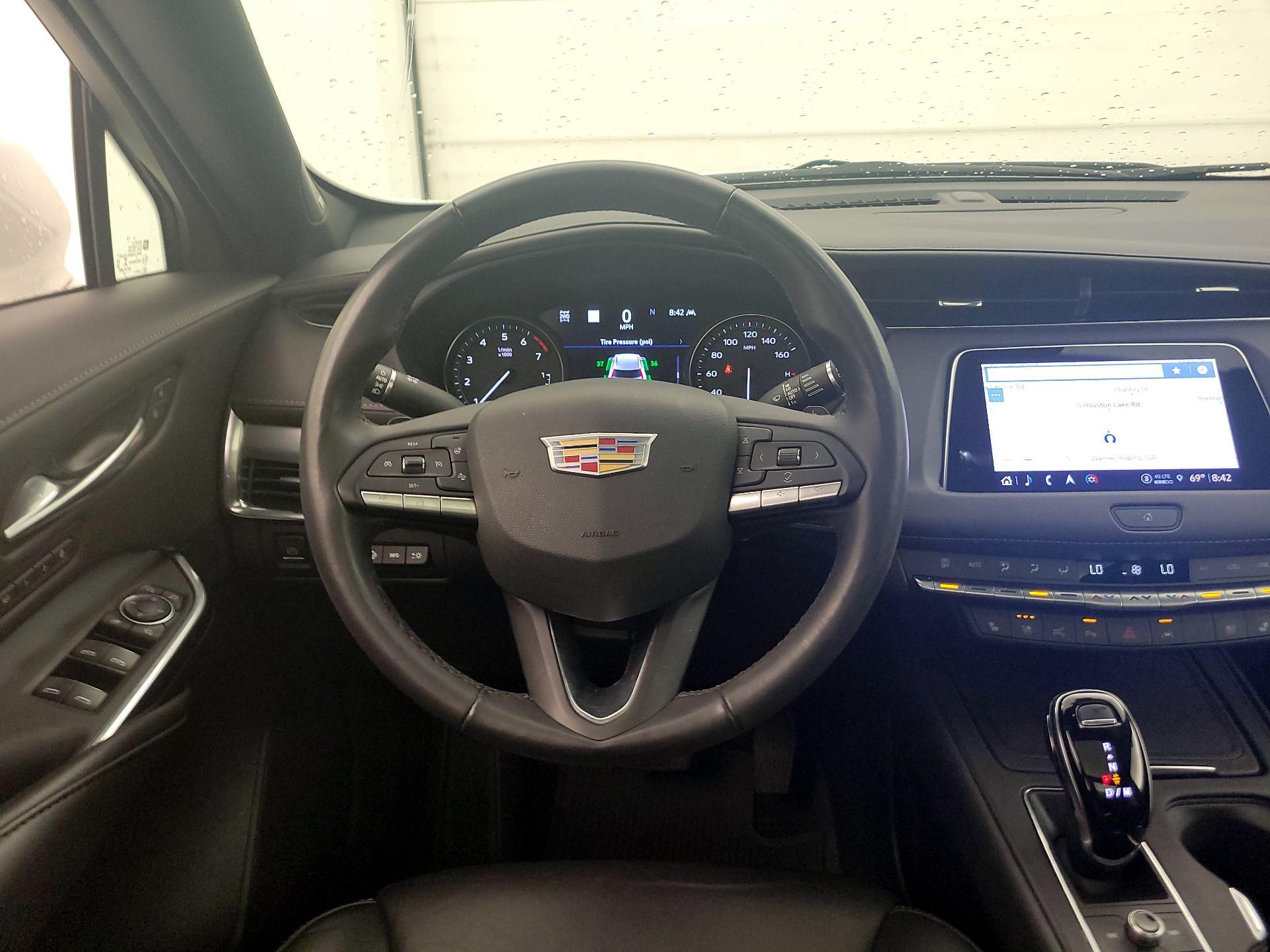 Thumbnail: 2022 Cadillac XT4 - 10