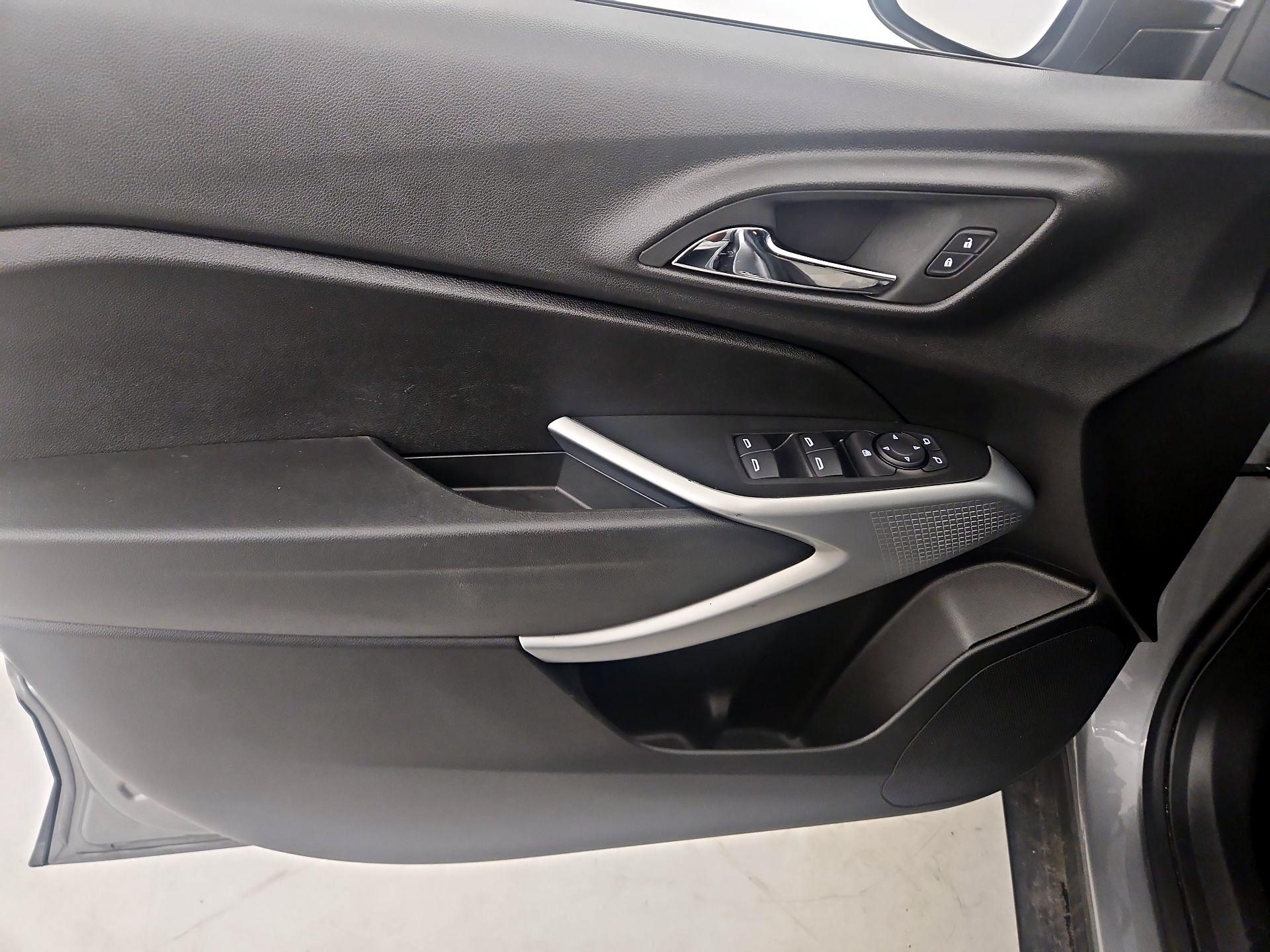 Thumbnail: 2025 Chevrolet Trax - 12