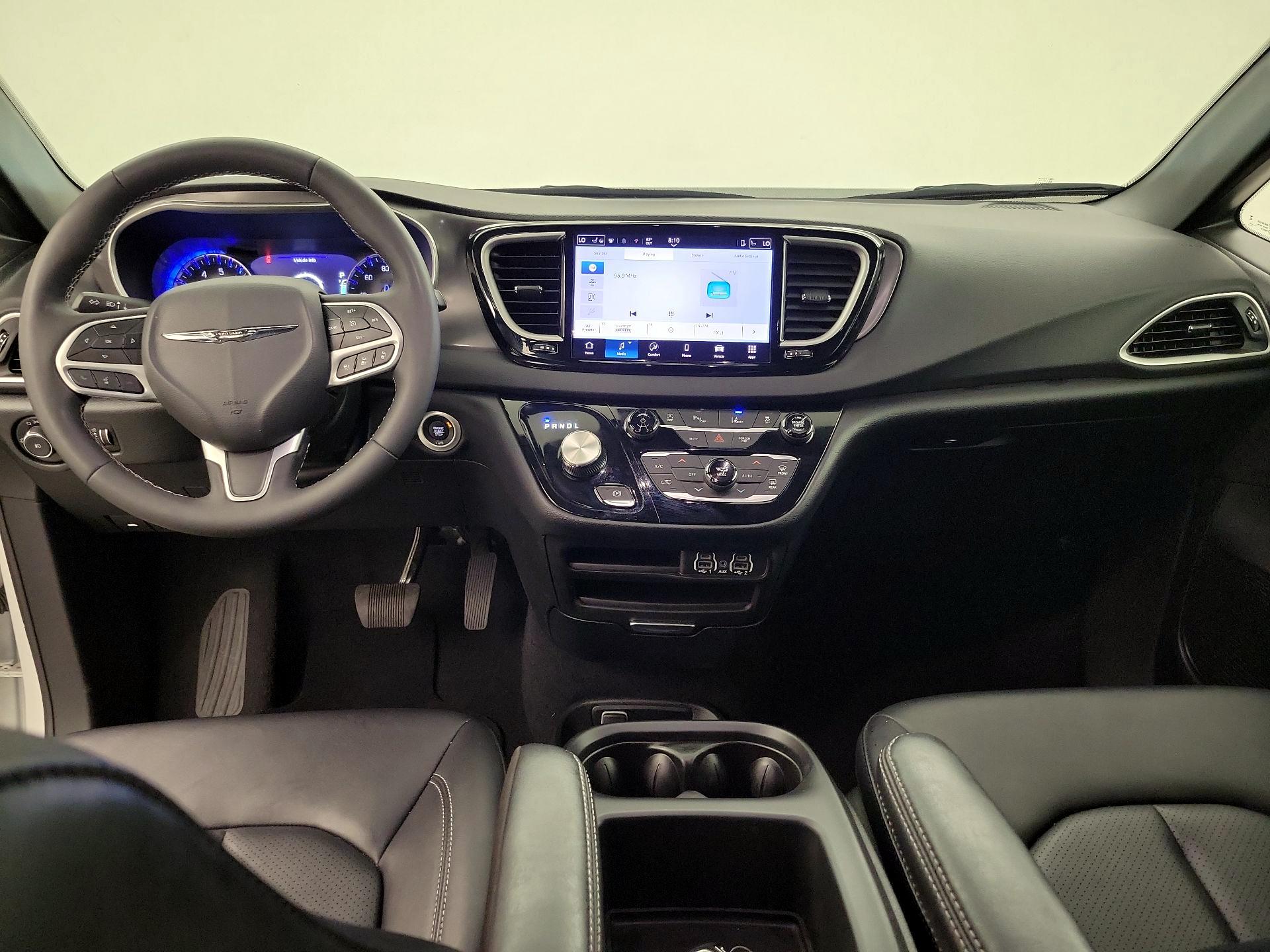 Thumbnail: 2025 Chrysler Pacifica - 9