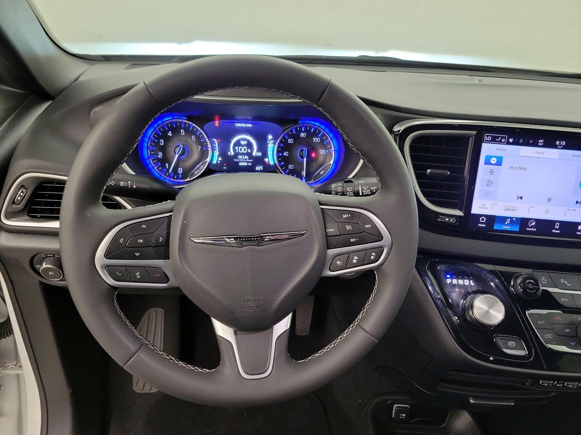 Thumbnail: 2025 Chrysler Pacifica - 10