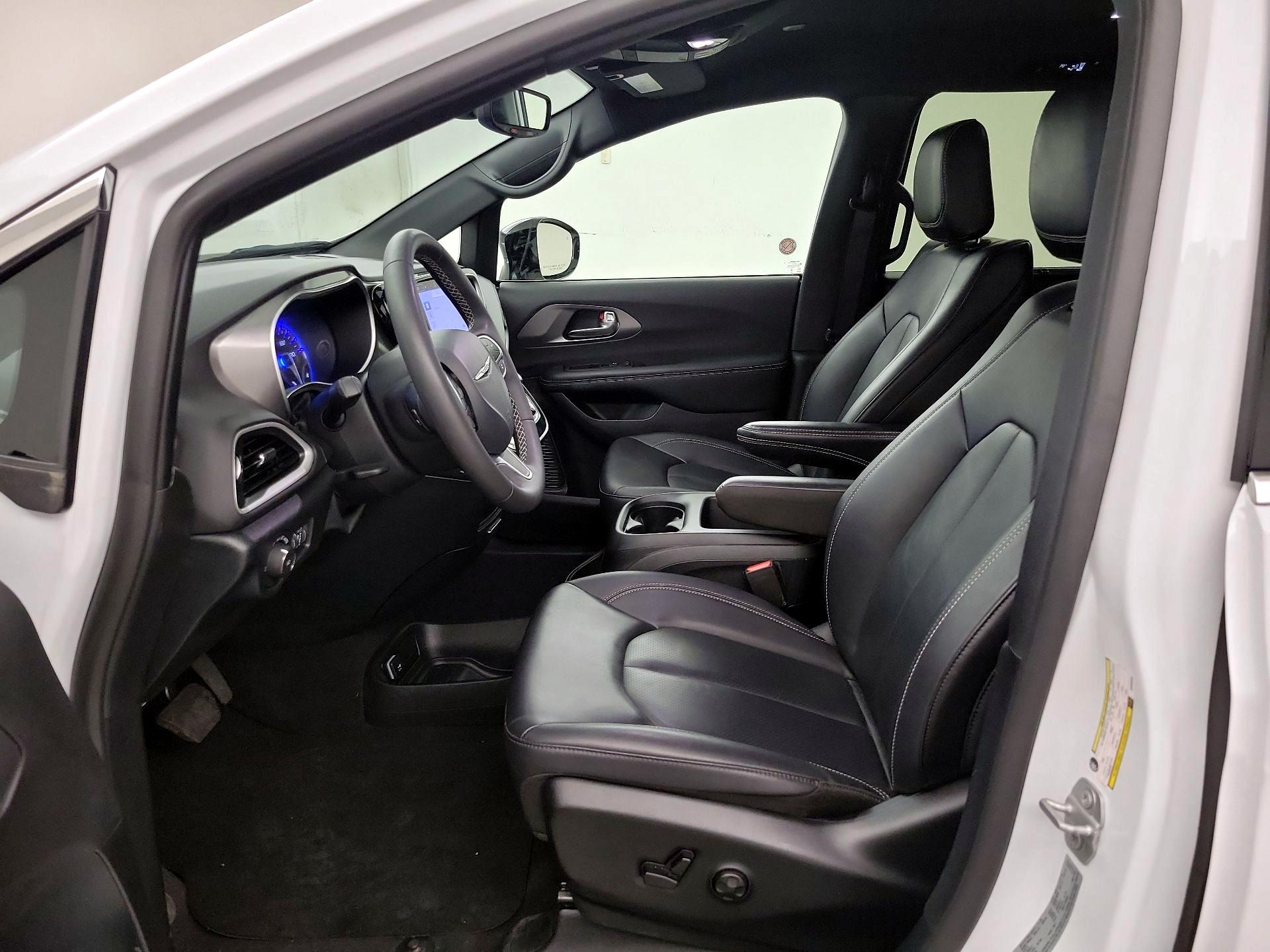 Thumbnail: 2025 Chrysler Pacifica - 11