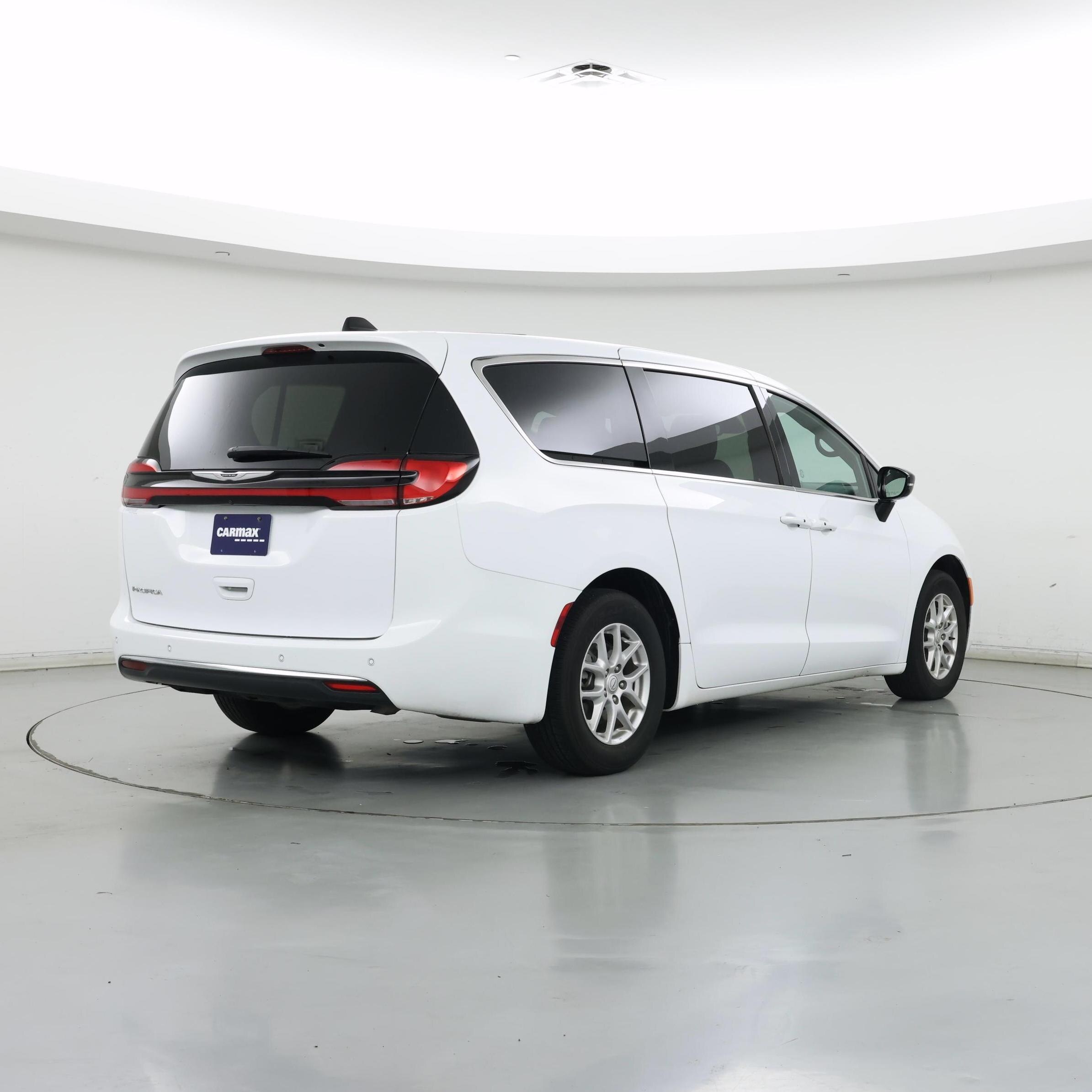Thumbnail: 2025 Chrysler Pacifica - 8