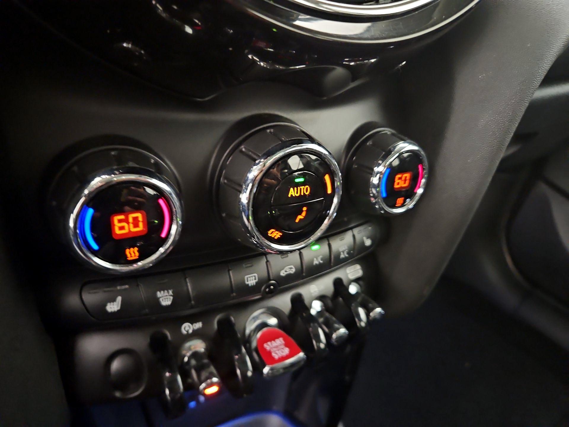 Thumbnail: 2019 MINI Cooper Hardtop - 16