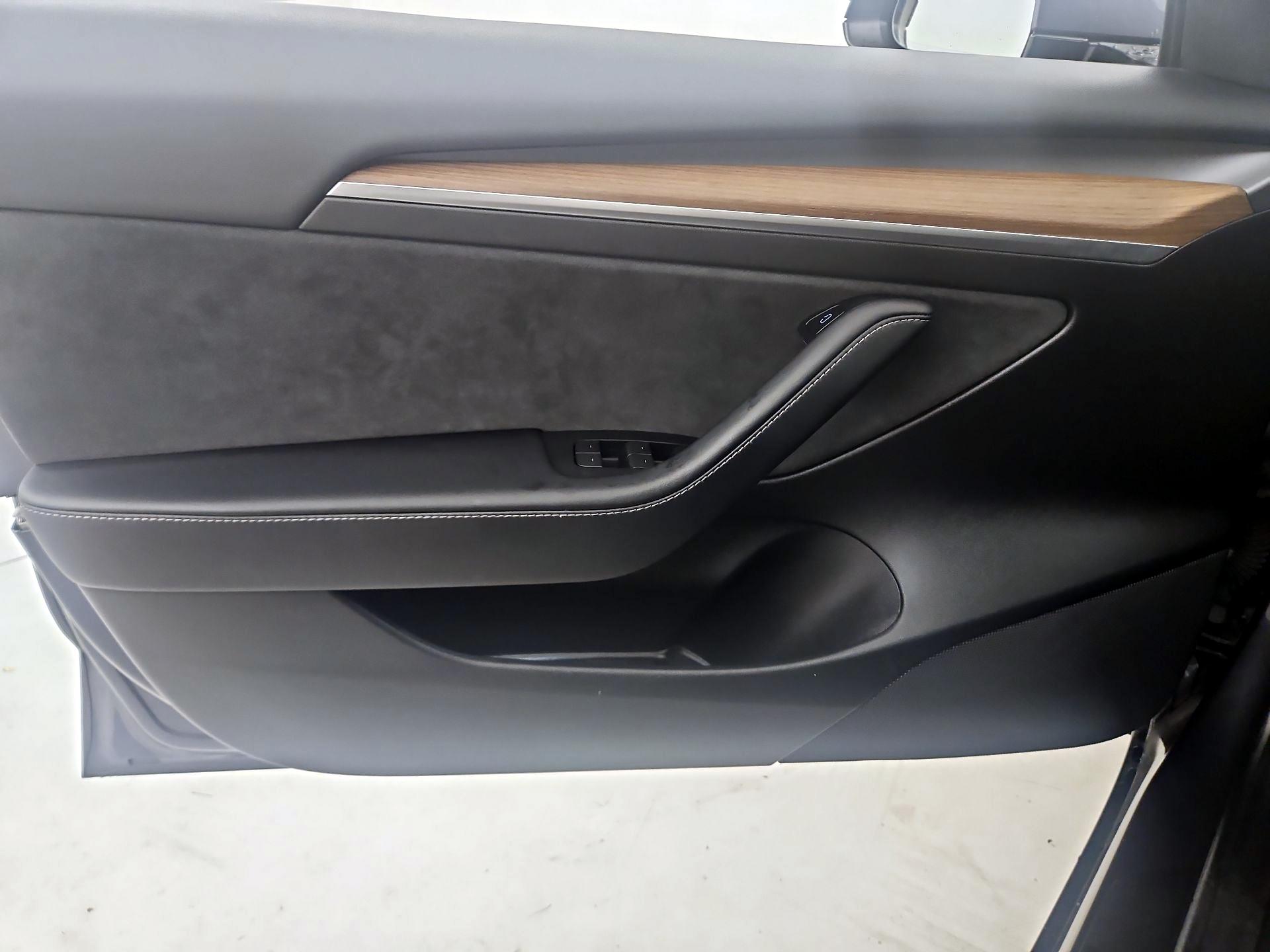 Thumbnail: 2022 Tesla Model 3 - 12