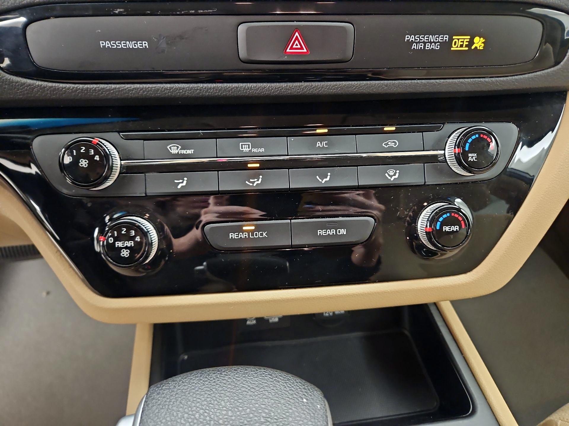 Thumbnail: 2020 Kia Sedona - 16