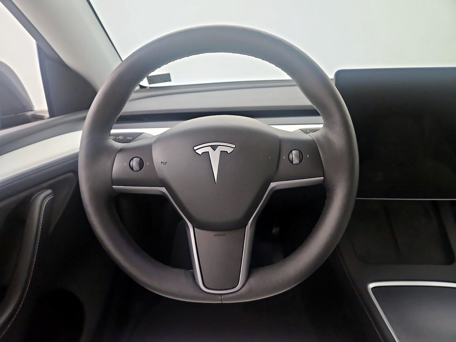 2024 Tesla Model Y Long Range - Photo 11
