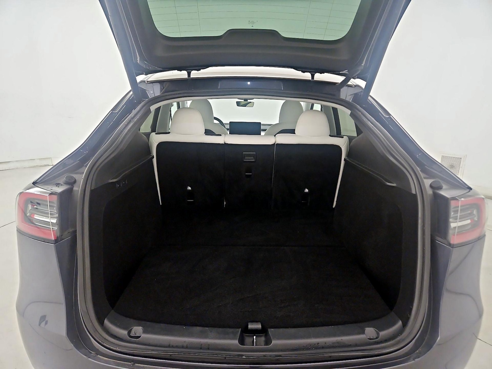 2024 Tesla Model Y Long Range - Photo 21
