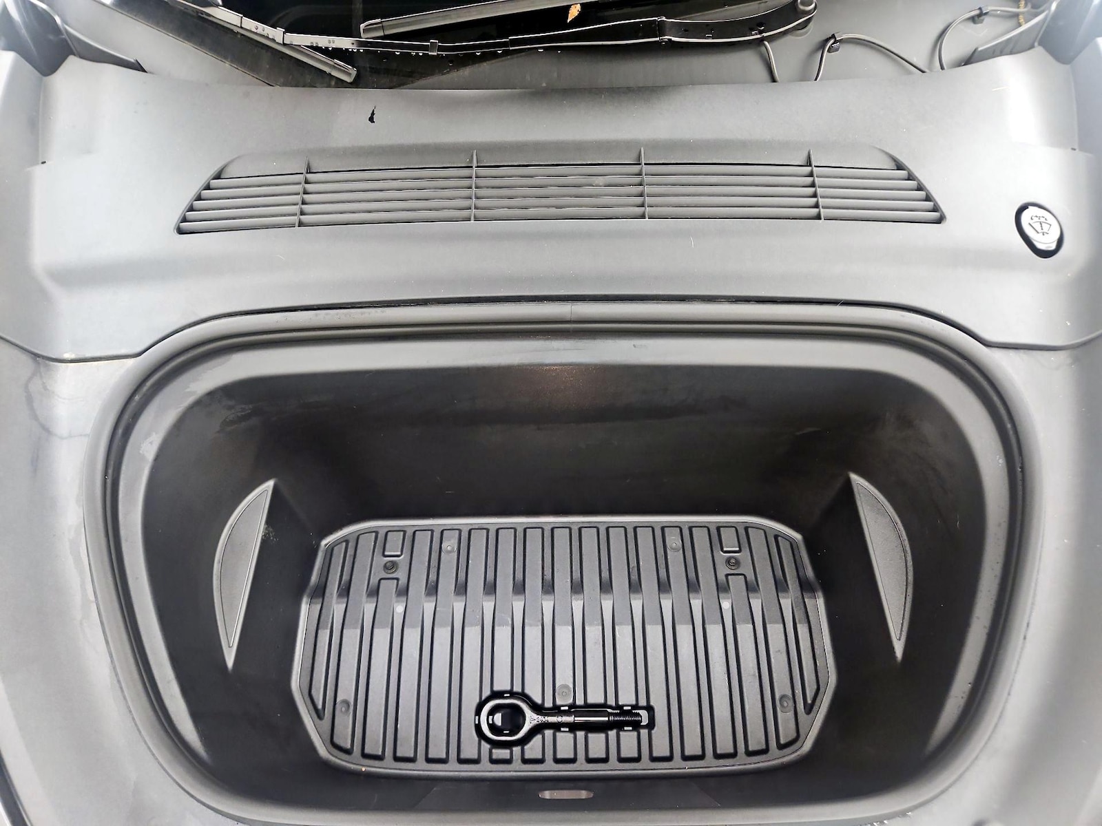 2024 Tesla Model Y Long Range - Photo 22