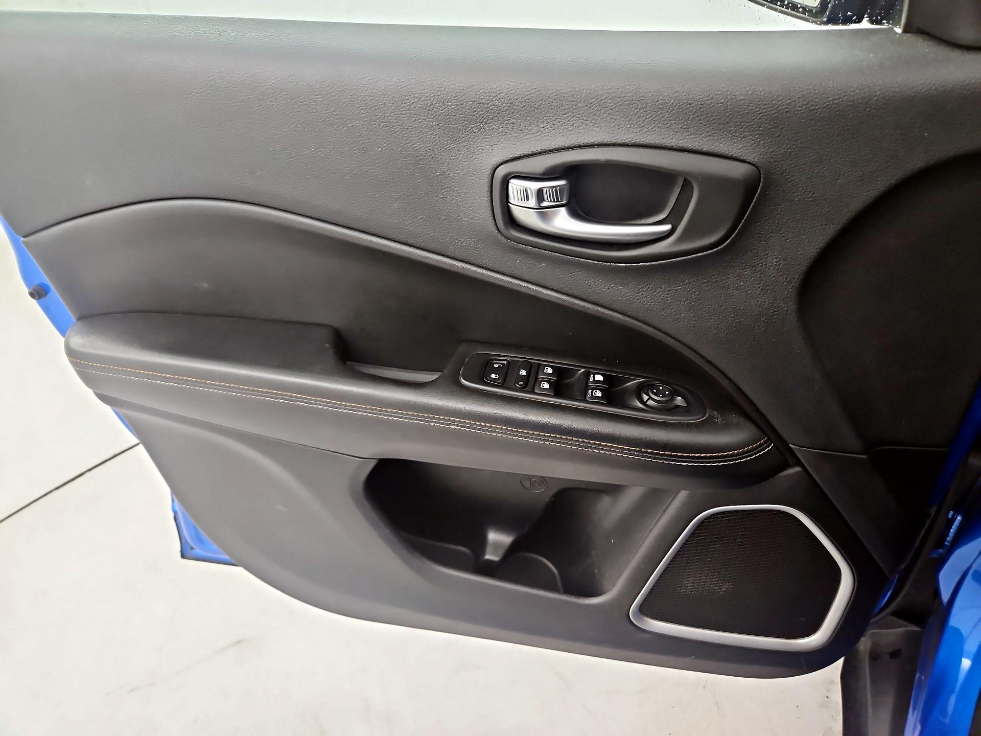 Thumbnail: 2019 Jeep Compass - 12