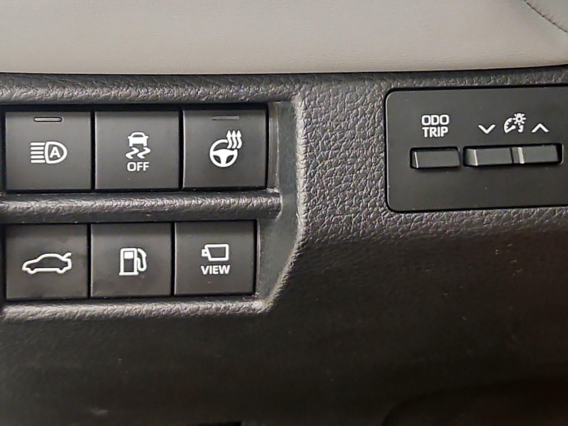 Thumbnail: 2019 Toyota Avalon - 13