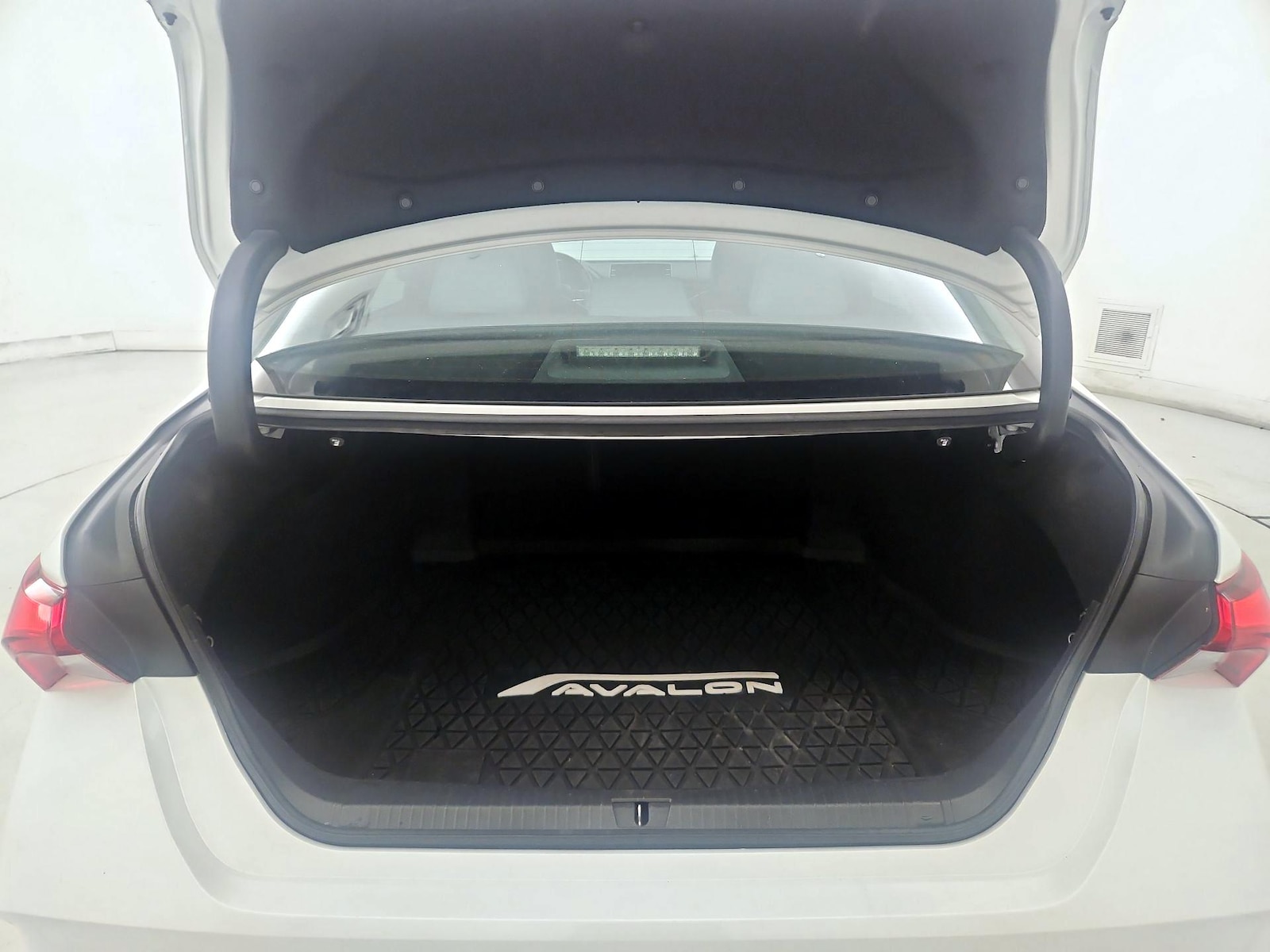 2019 Toyota Avalon Limited - Photo 23