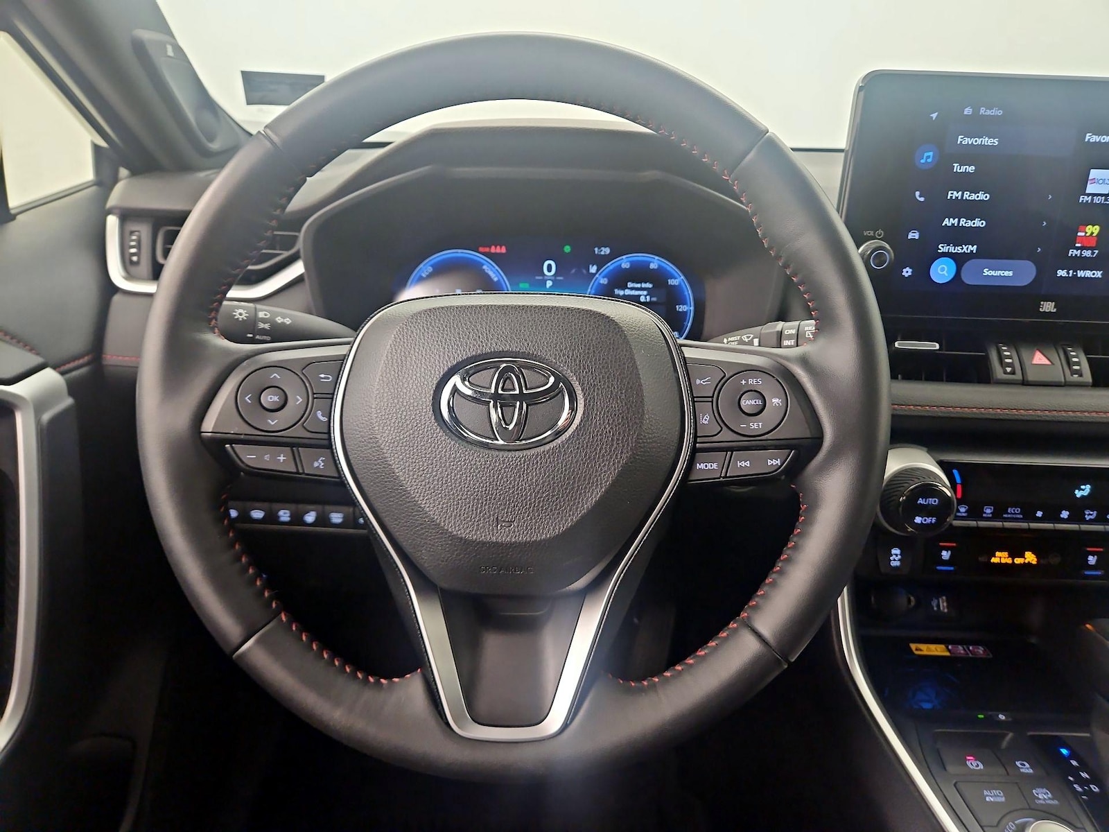 2024 Toyota RAV4 XSE - Photo 11