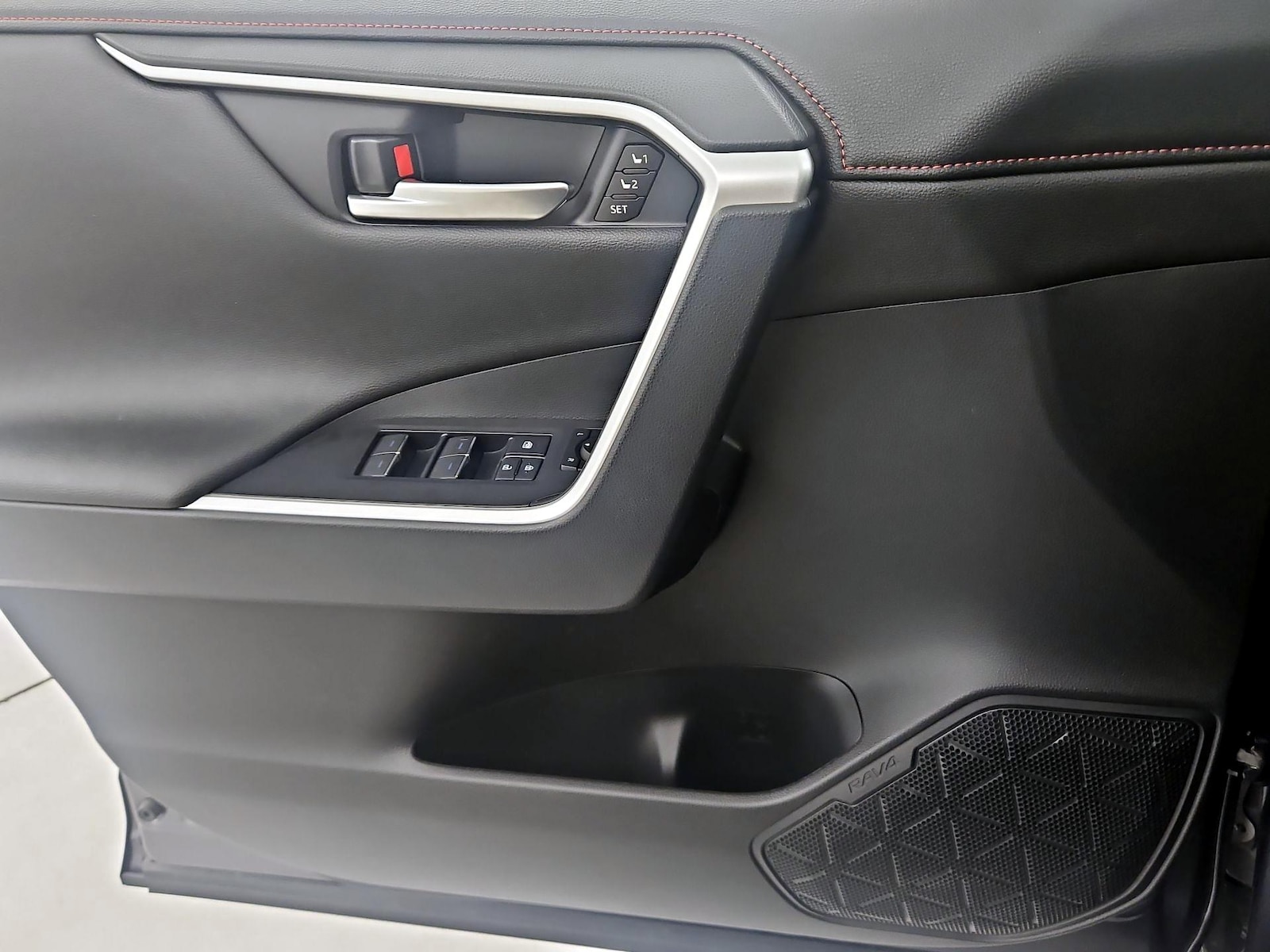 2024 Toyota RAV4 XSE - Photo 13