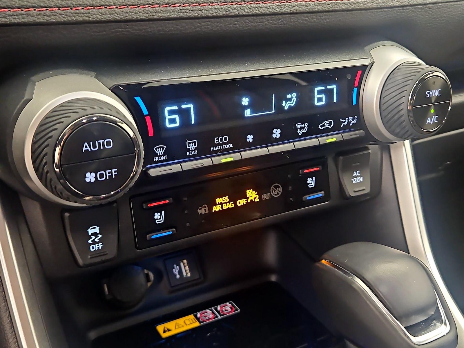 2024 Toyota RAV4 XSE - Photo 17