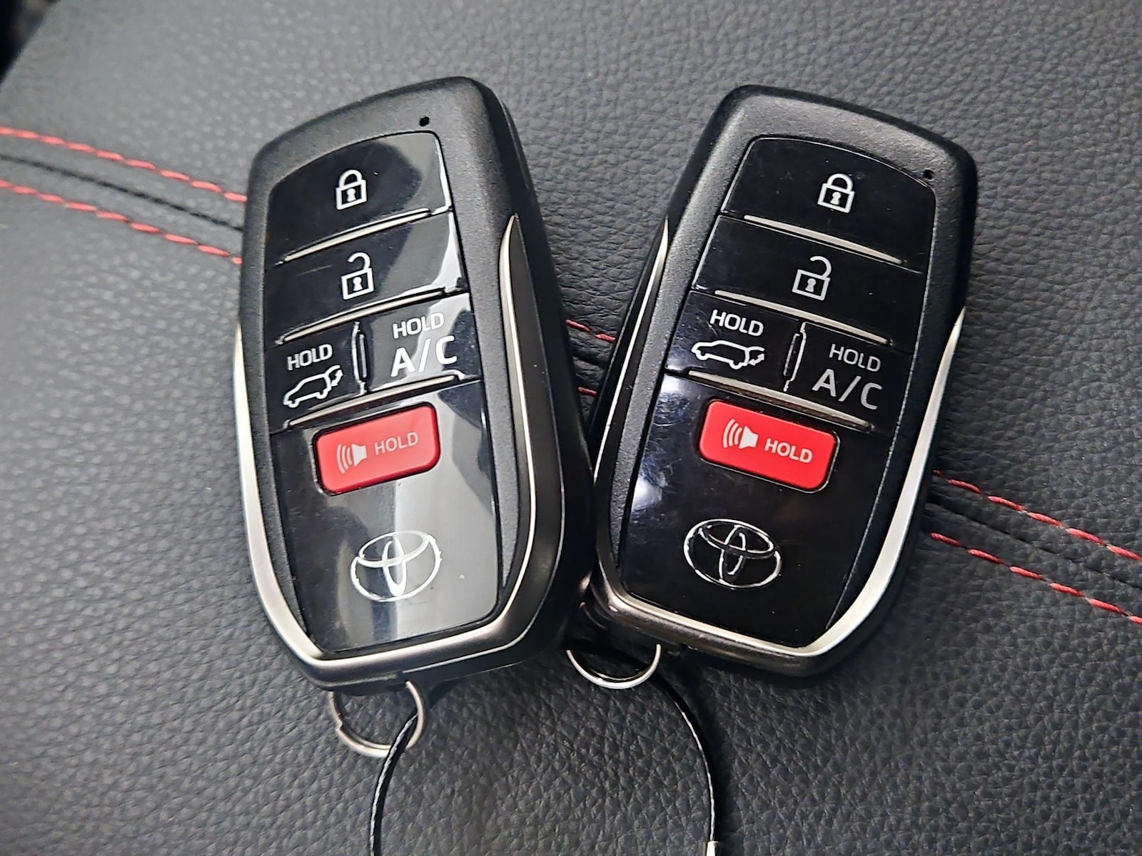 2024 Toyota RAV4 XSE - Photo 24