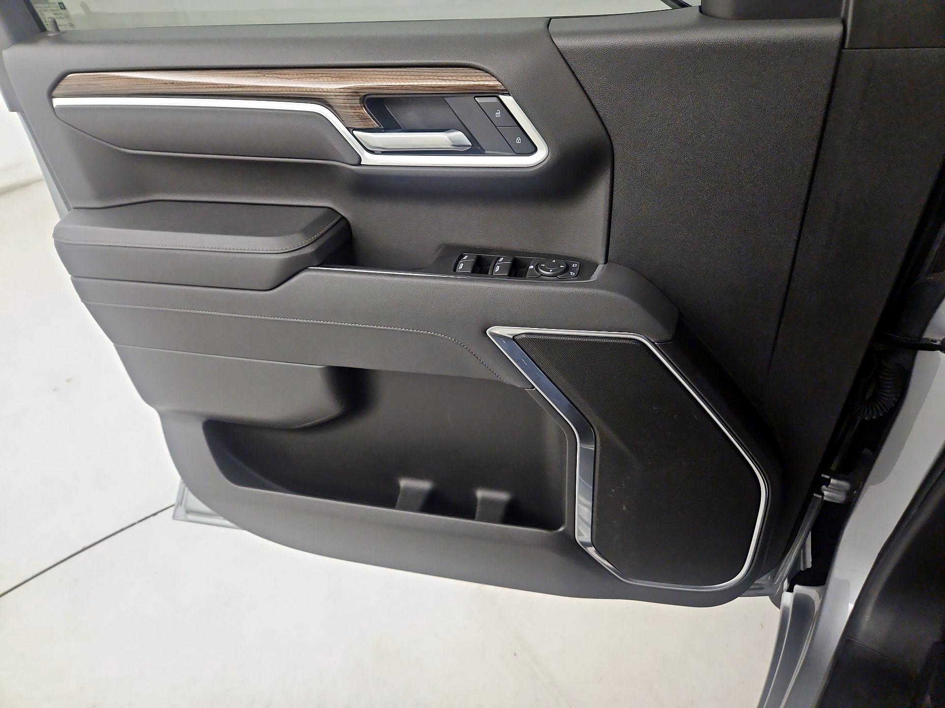 Thumbnail: 2025 Chevrolet Silverado 1500 - 12