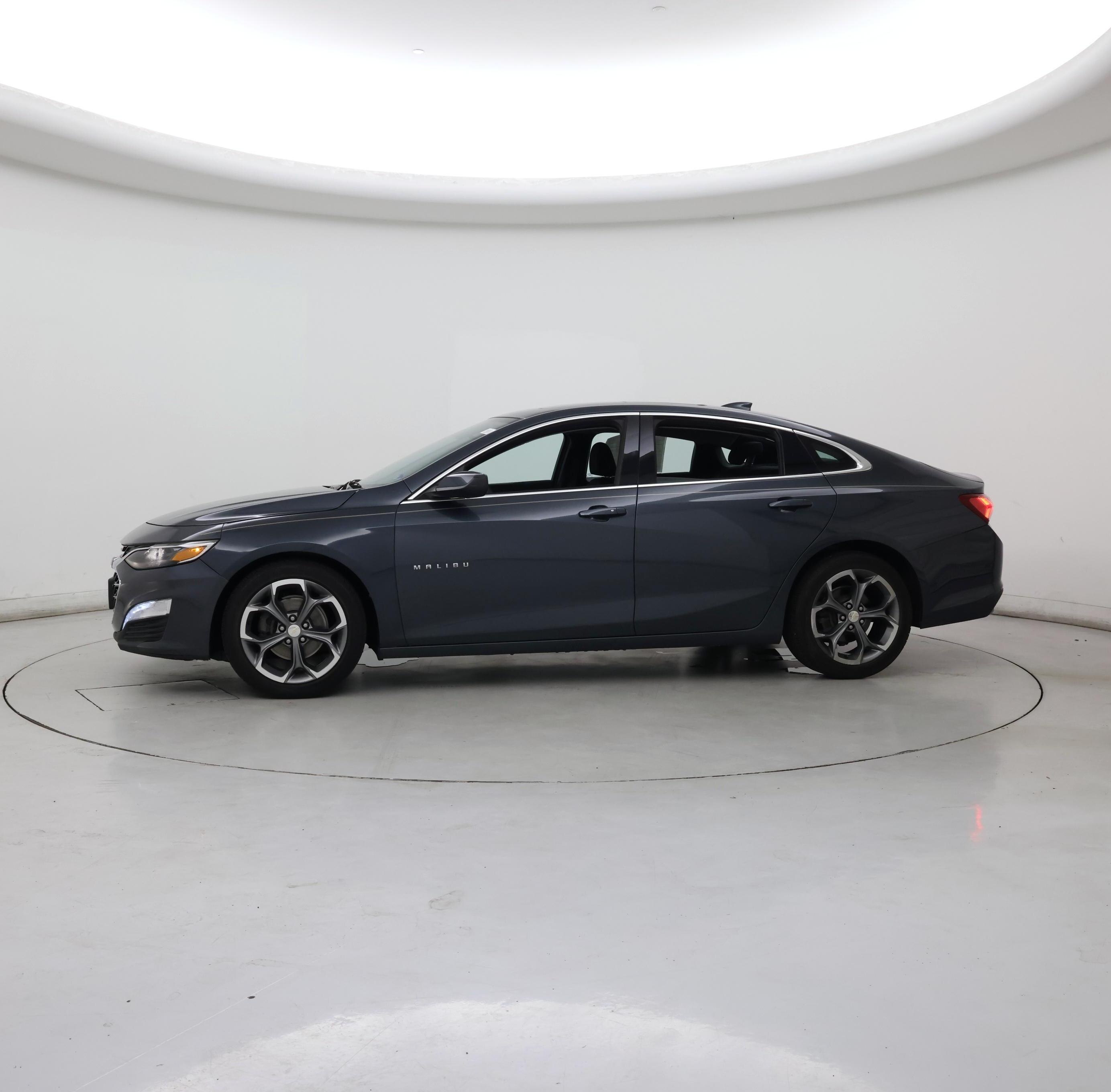 Thumbnail: 2021 Chevrolet Malibu - 3