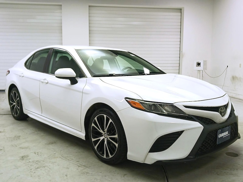 2020 Toyota Camry SE -
                  Palm Desert, CA