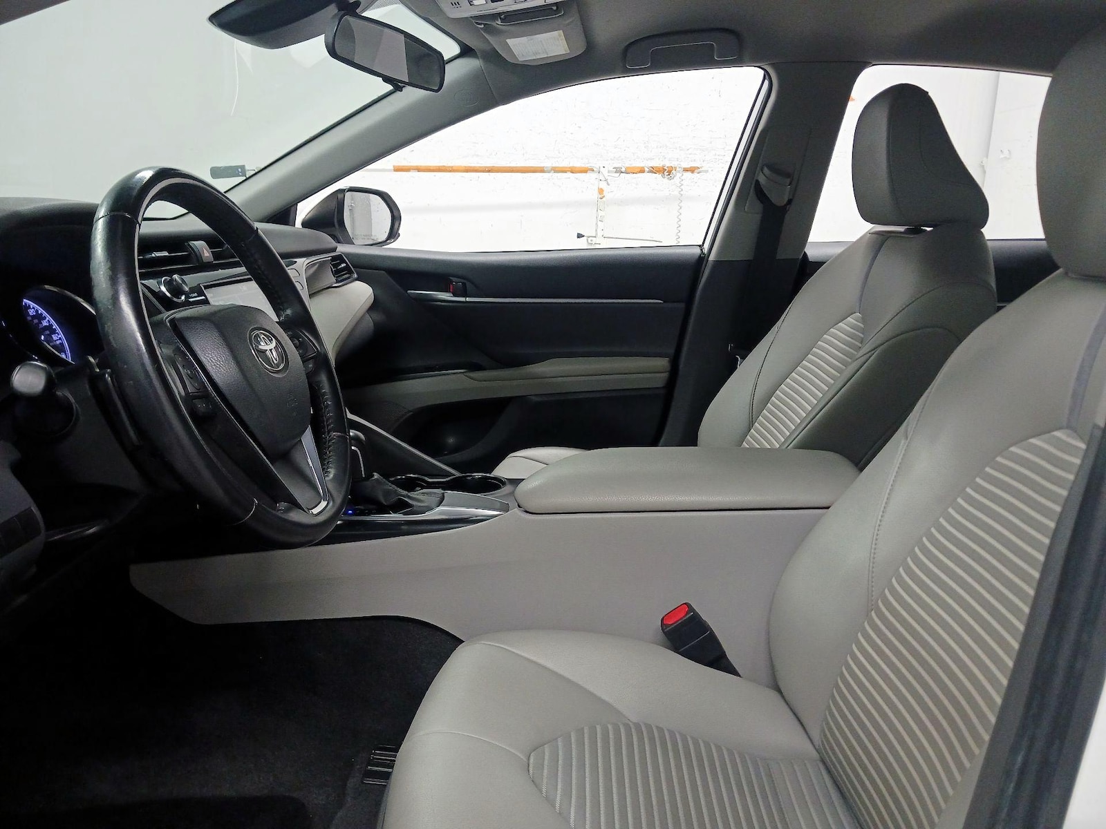 2020 Toyota Camry SE - Photo 10