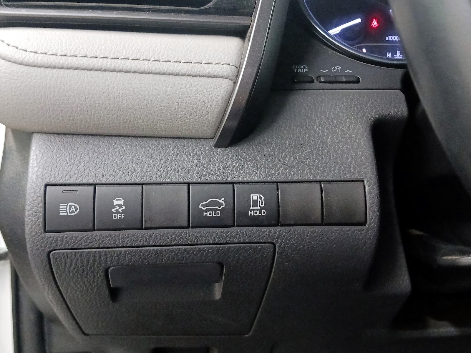 2020 Toyota Camry SE - Photo 12