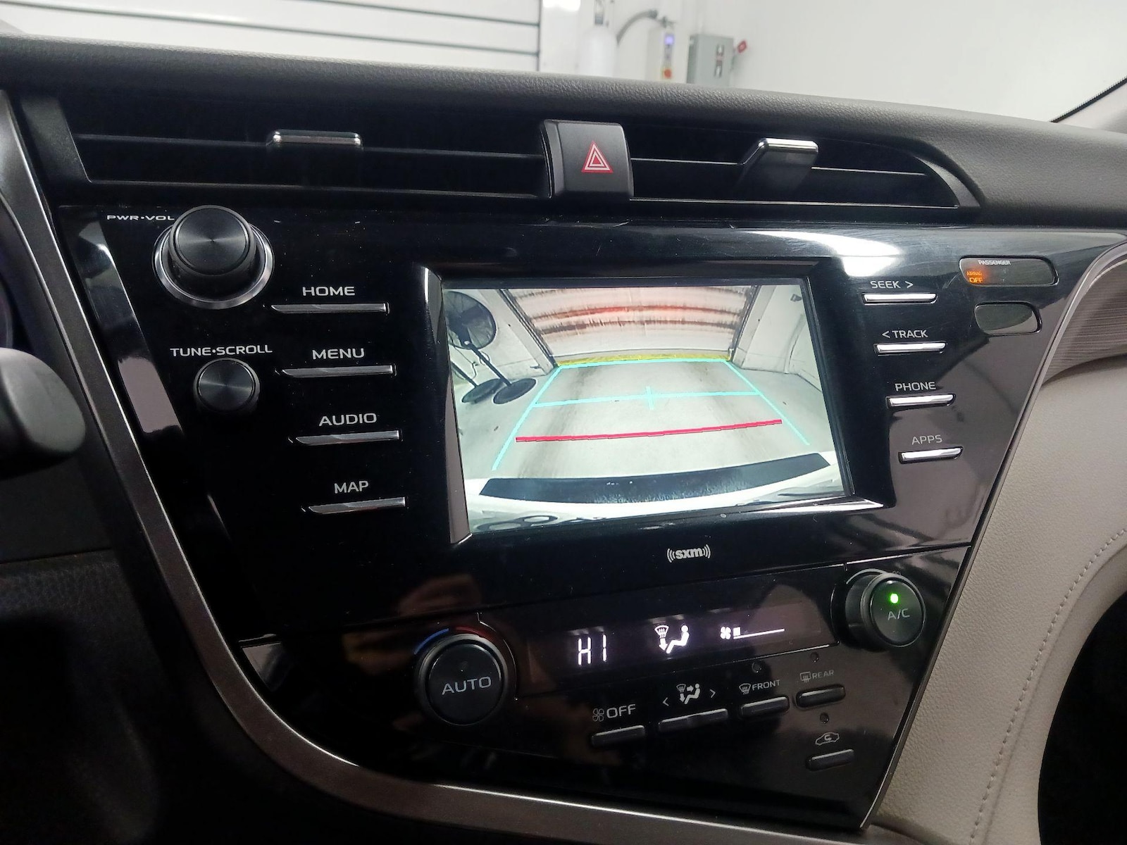 2020 Toyota Camry SE - Photo 13