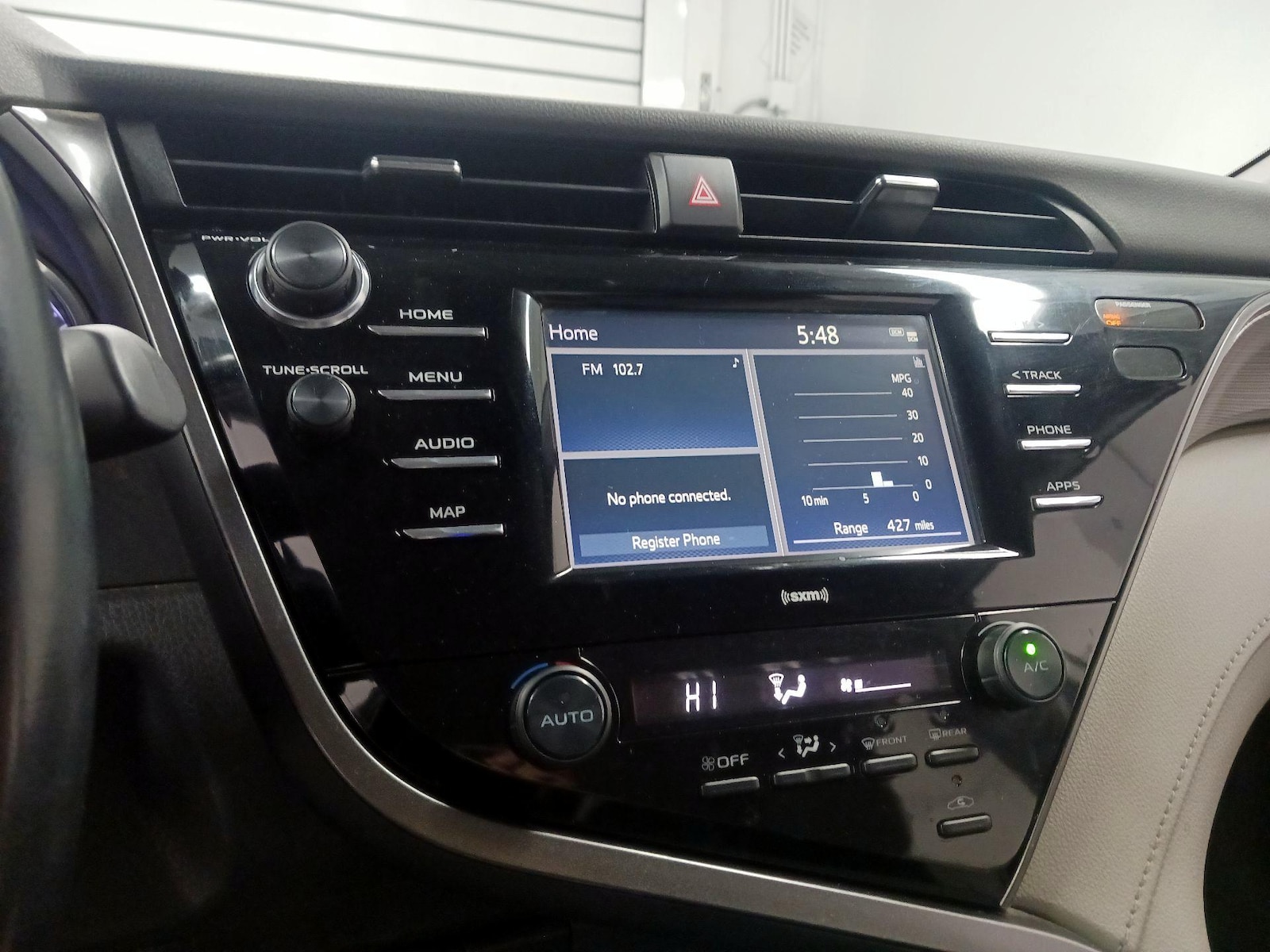 2020 Toyota Camry SE - Photo 14
