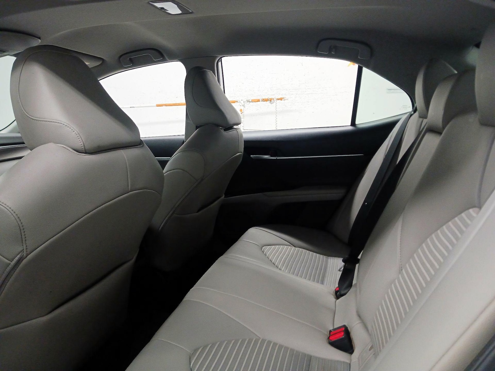 2020 Toyota Camry SE - Photo 17