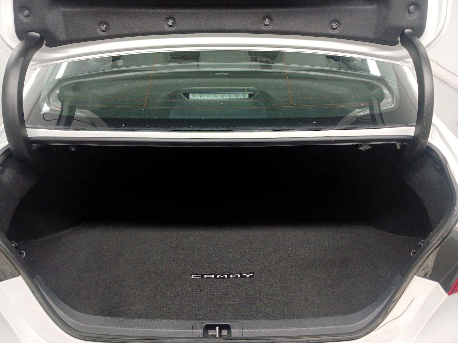 2020 Toyota Camry SE - Photo 18