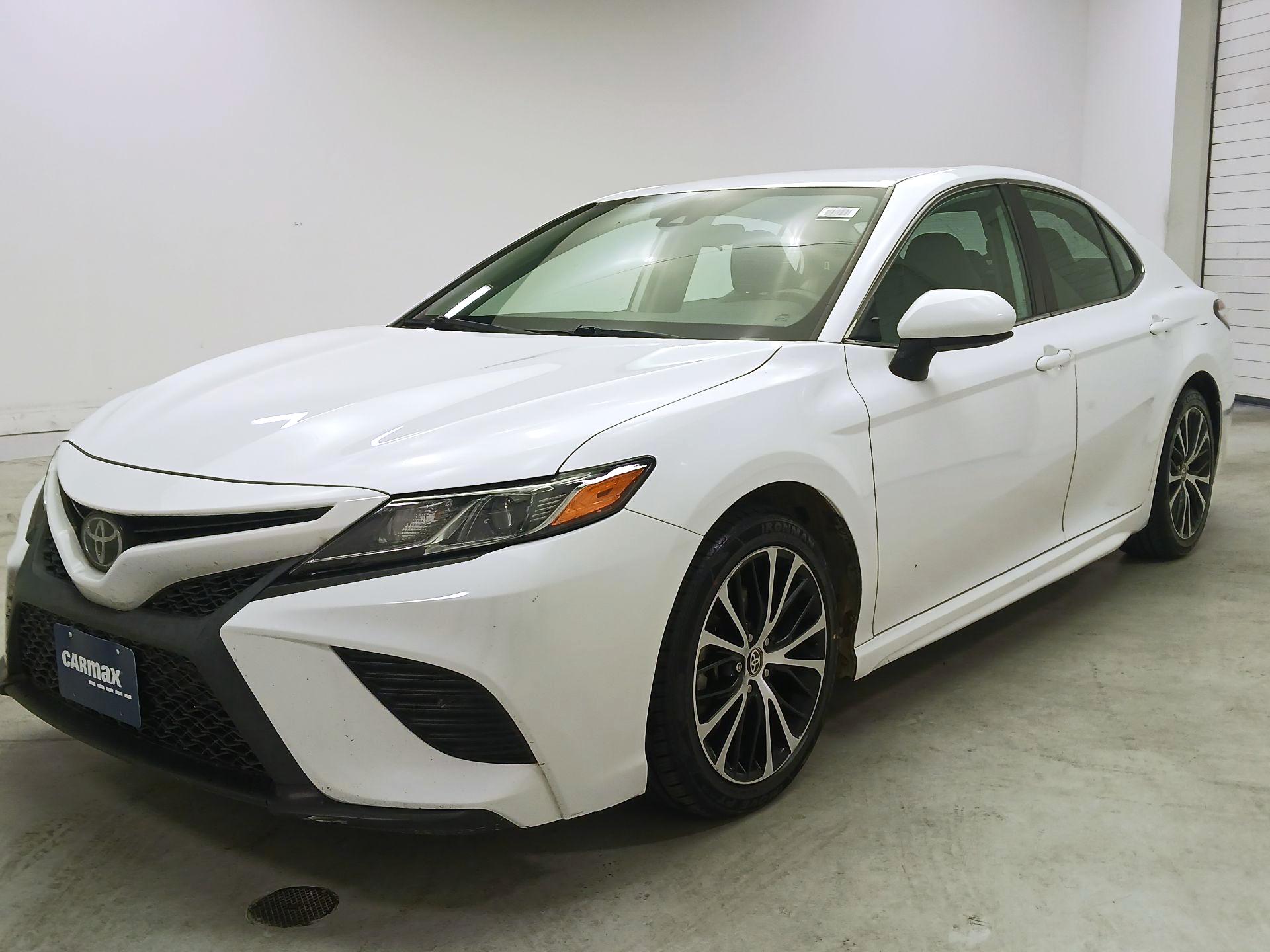 Thumbnail: 2020 Toyota Camry - 3