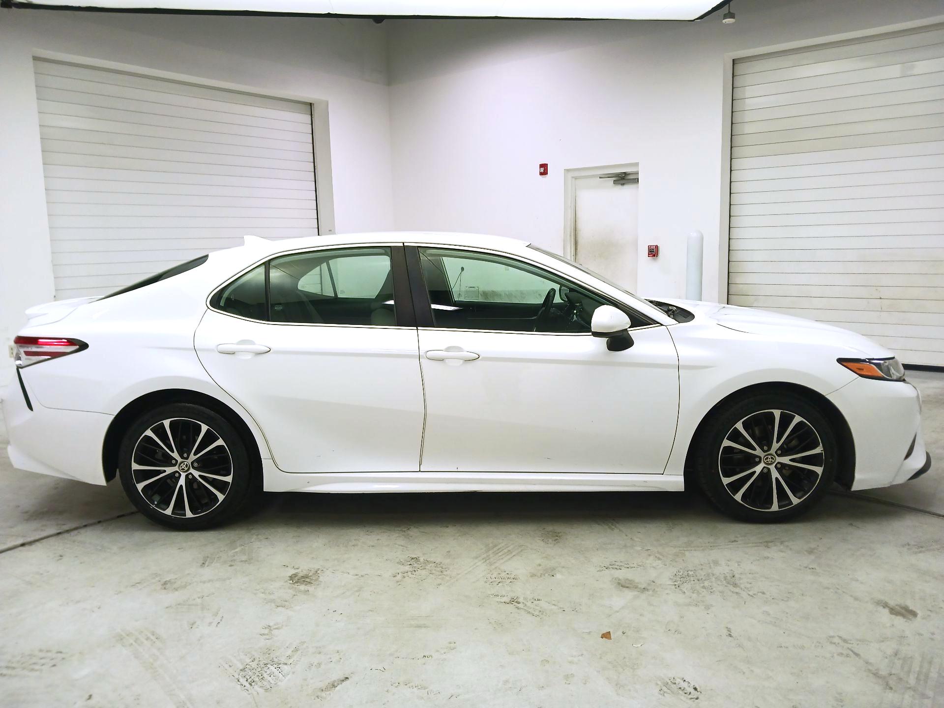 Thumbnail: 2020 Toyota Camry - 4