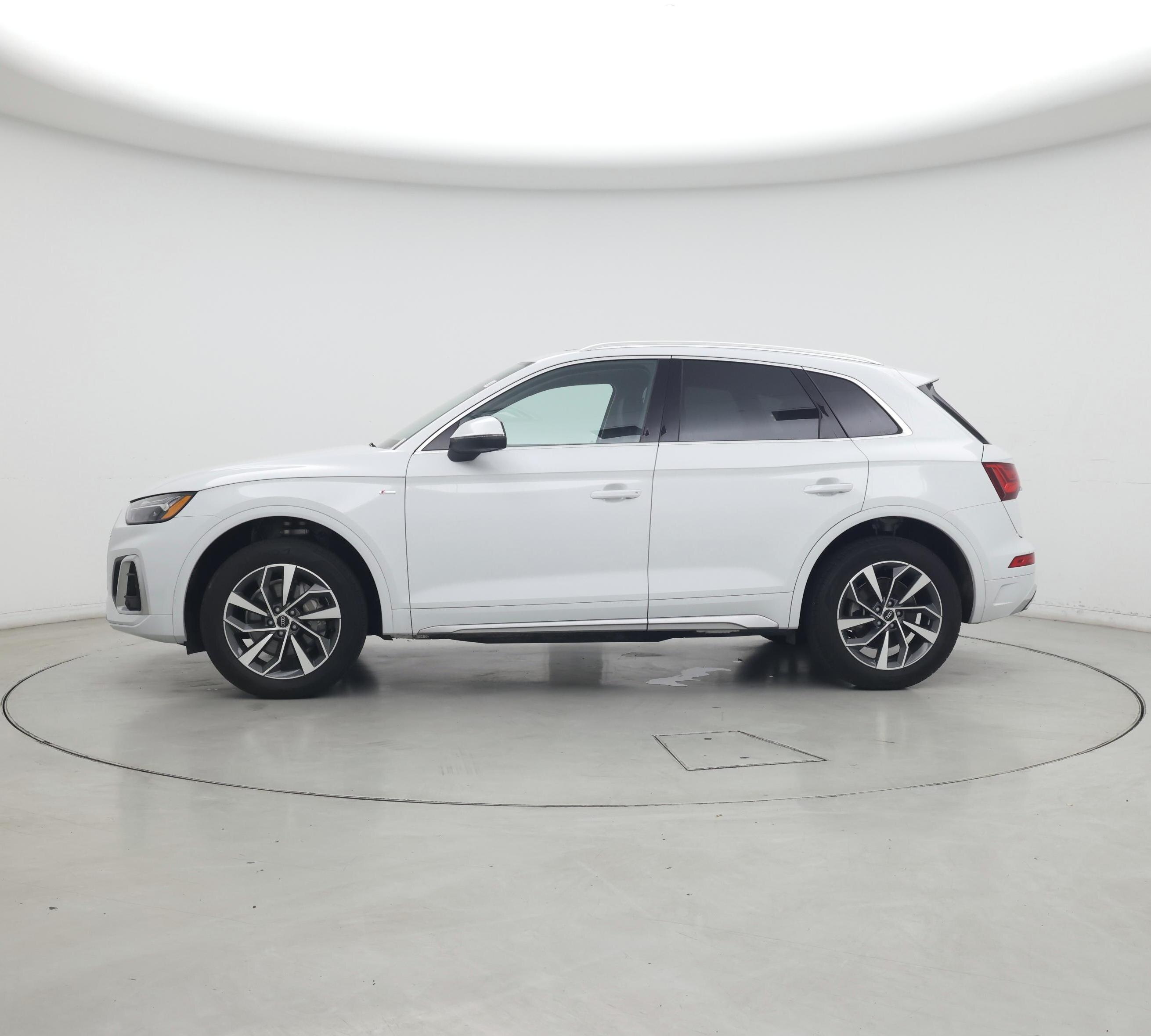 Thumbnail: 2023 Audi Q5 - 3