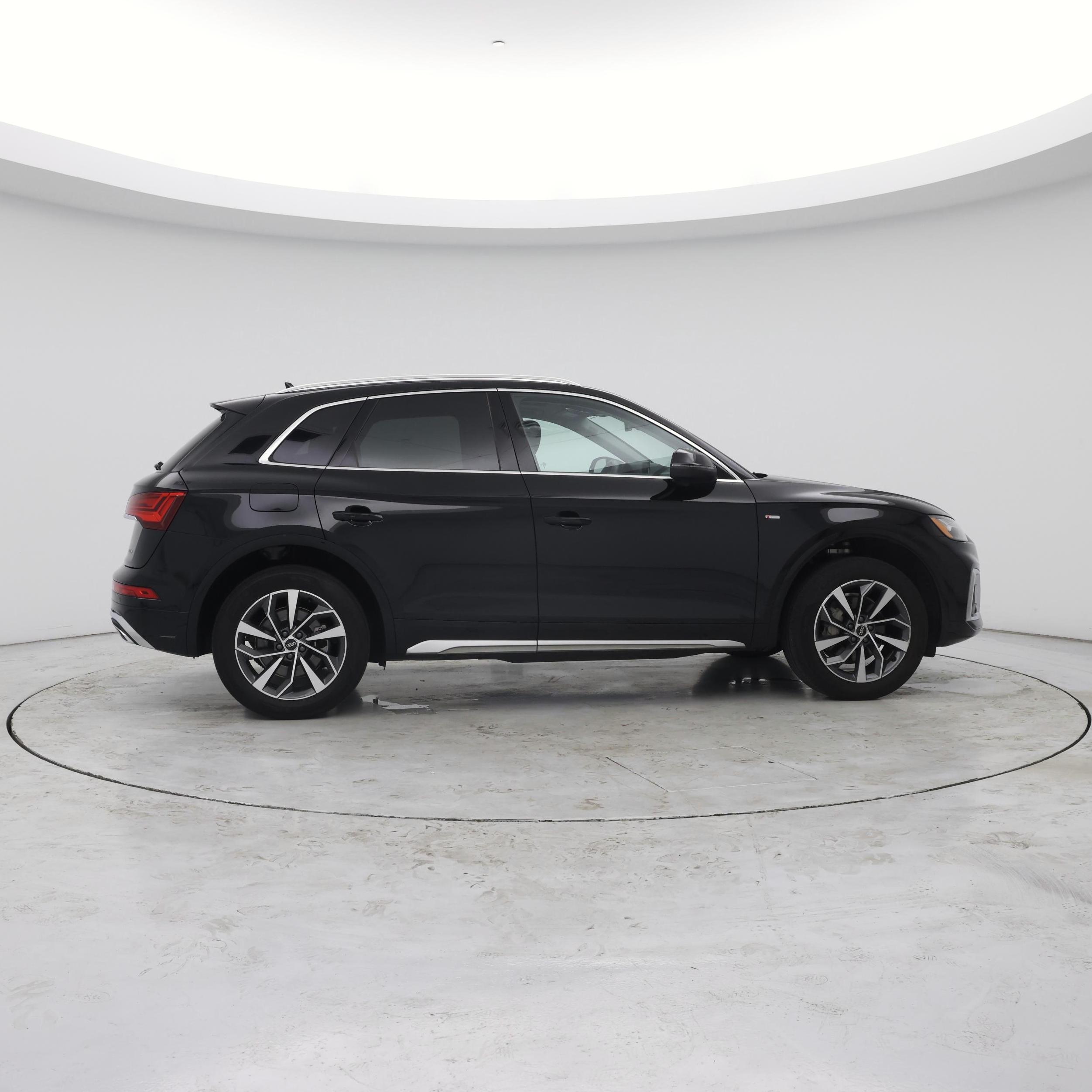 Thumbnail: 2023 Audi Q5 - 7