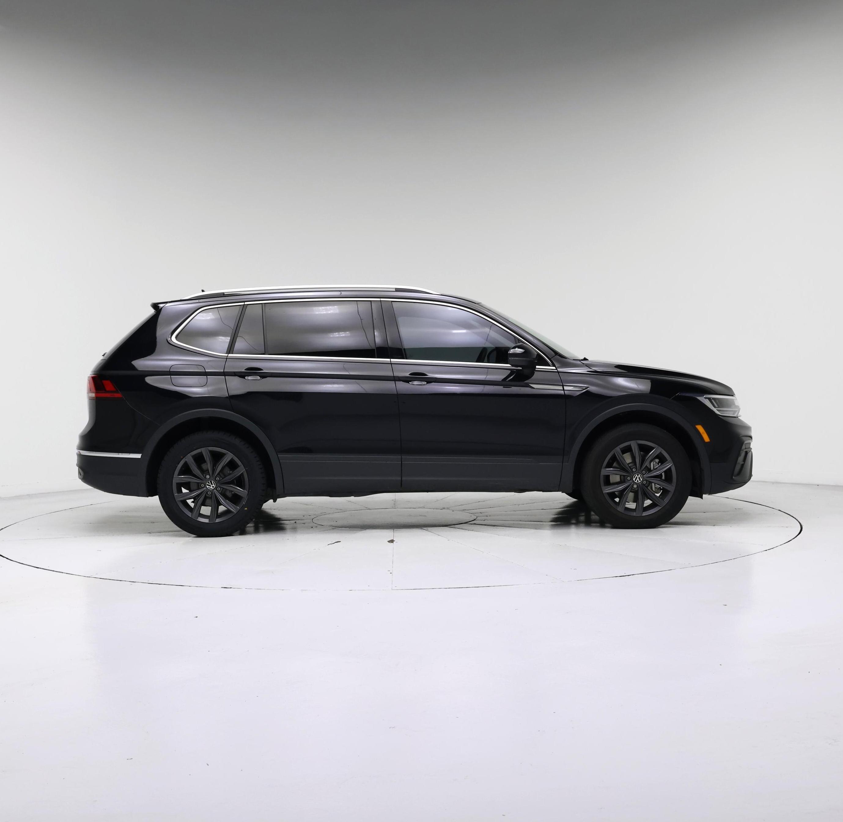 Thumbnail: 2023 Volkswagen Tiguan - 7