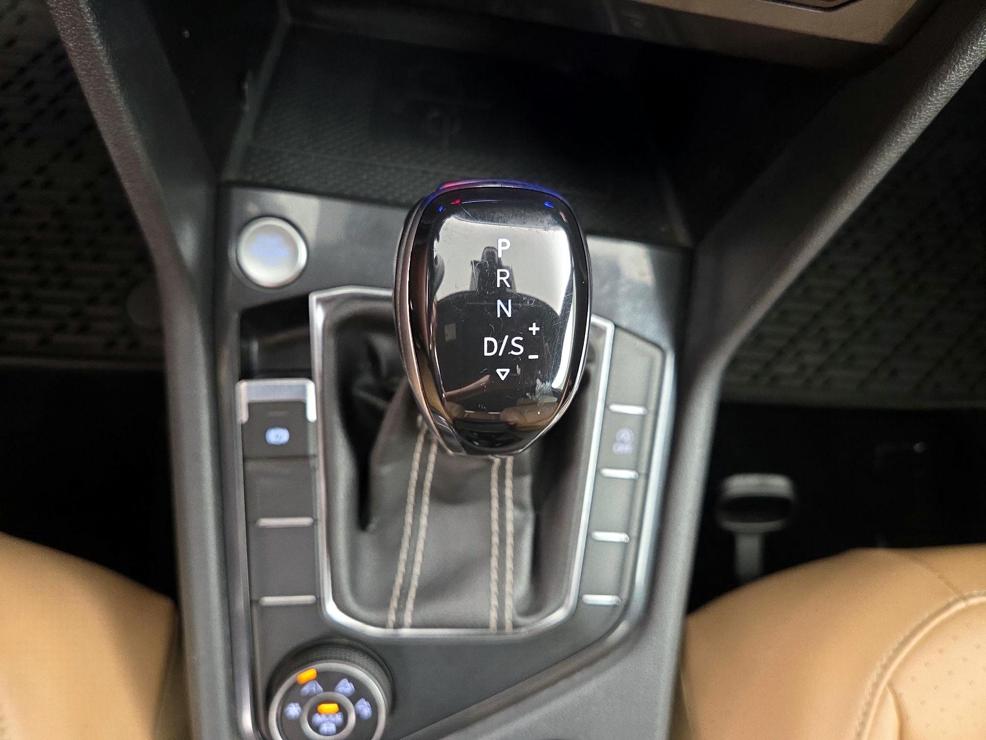 Thumbnail: 2022 Volkswagen Tiguan - 17
