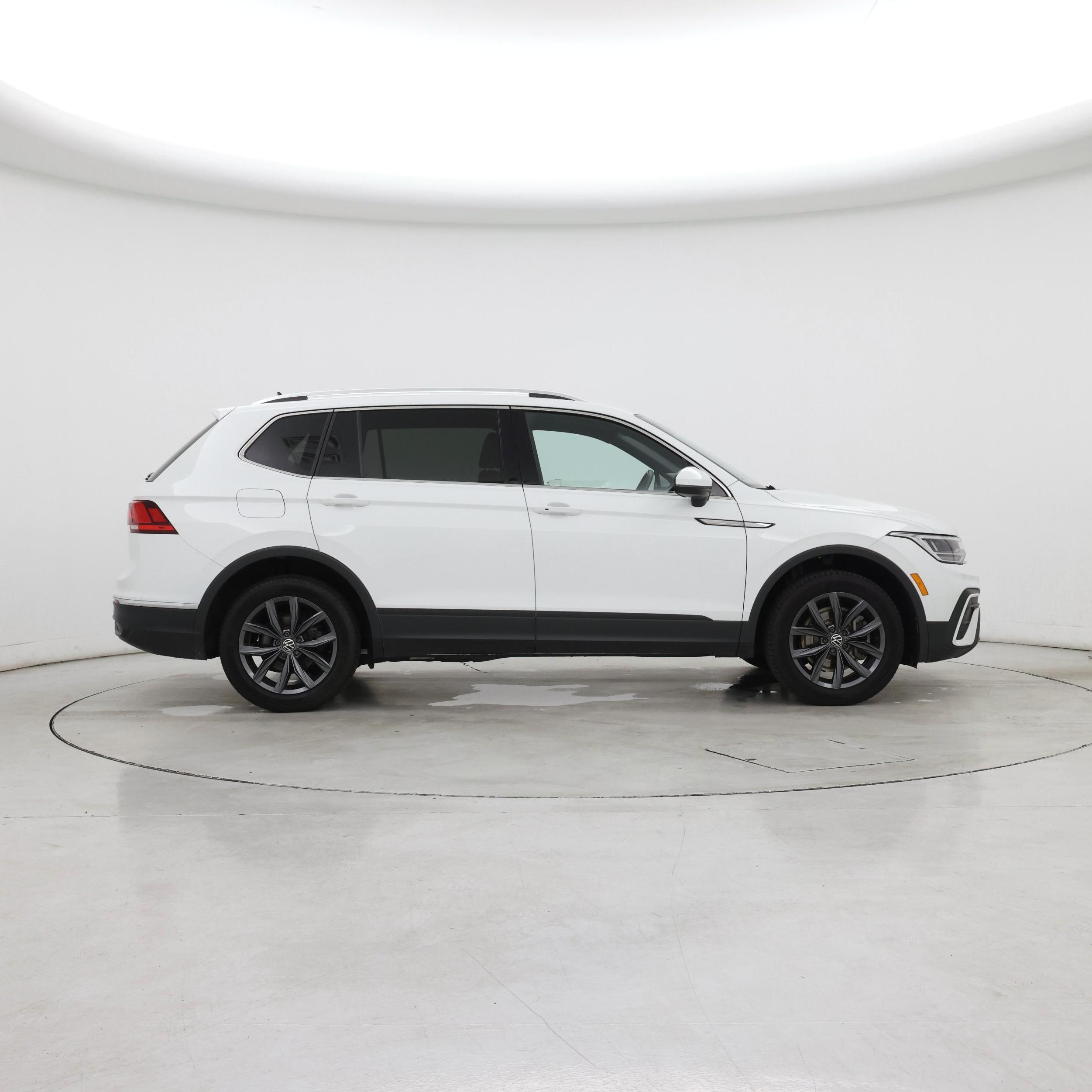 Thumbnail: 2022 Volkswagen Tiguan - 7