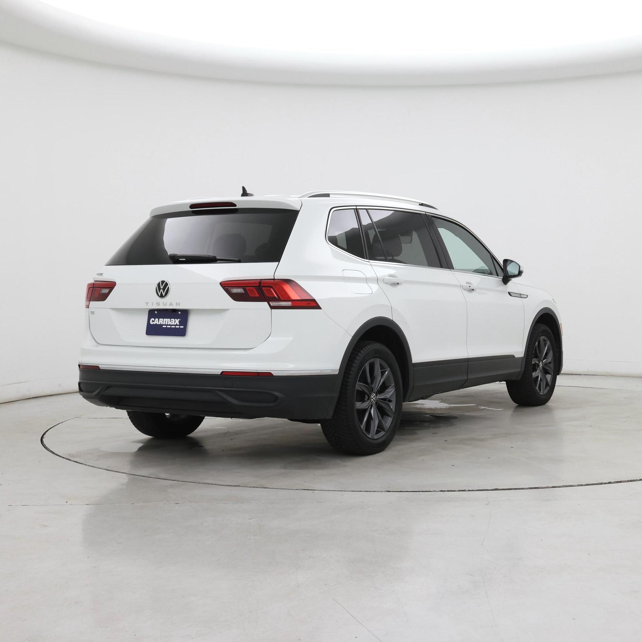 Thumbnail: 2022 Volkswagen Tiguan - 8