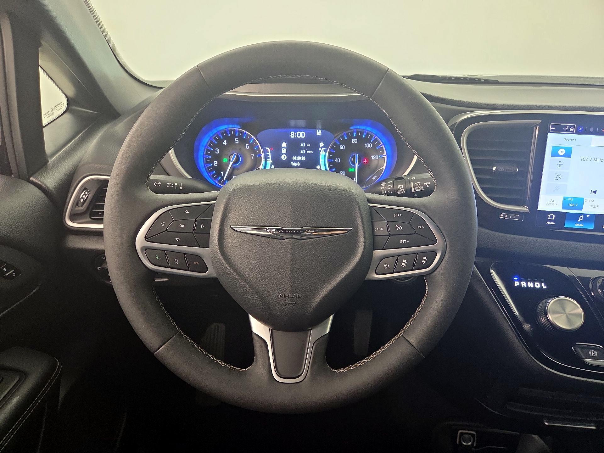 Thumbnail: 2025 Chrysler Pacifica - 10