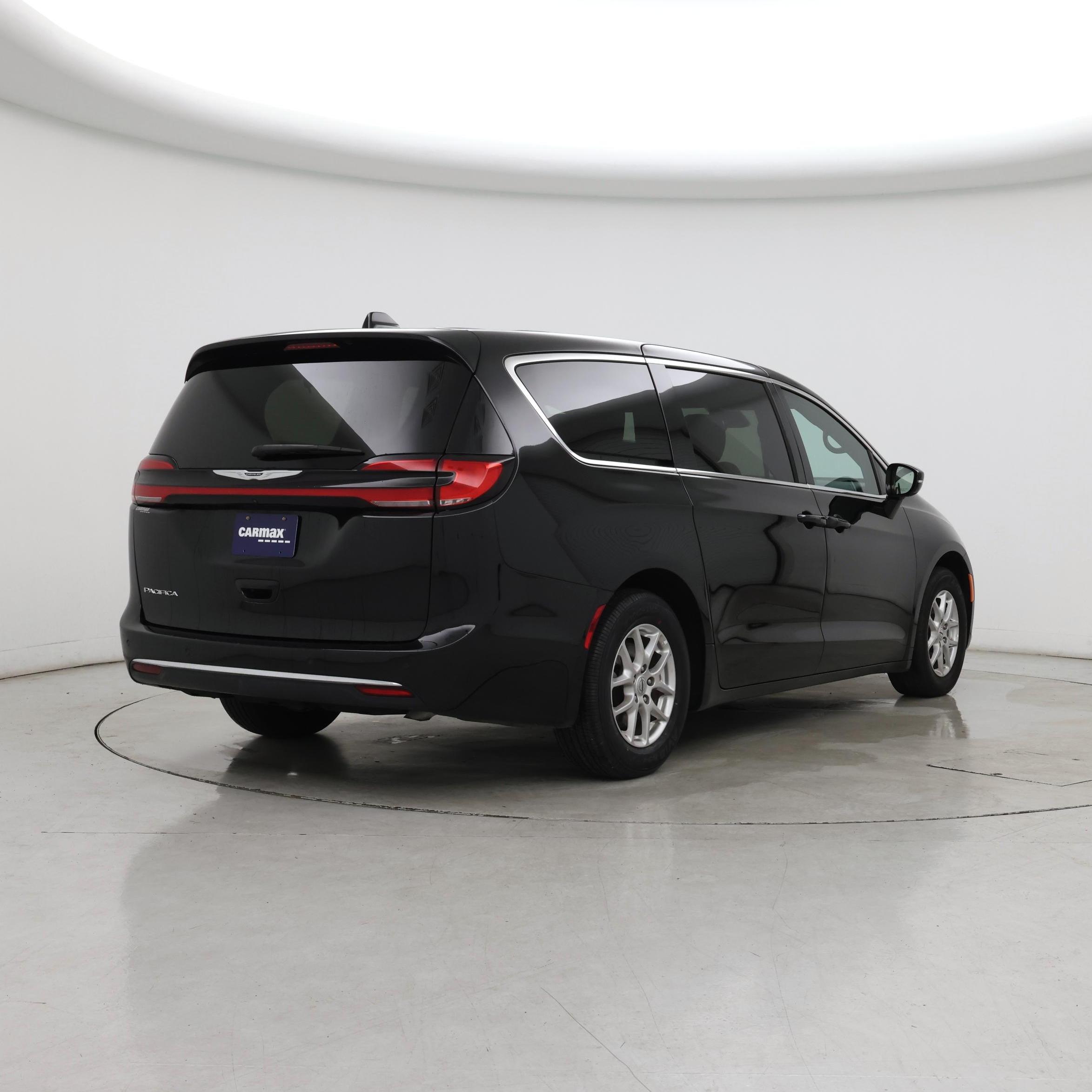 Thumbnail: 2025 Chrysler Pacifica - 8