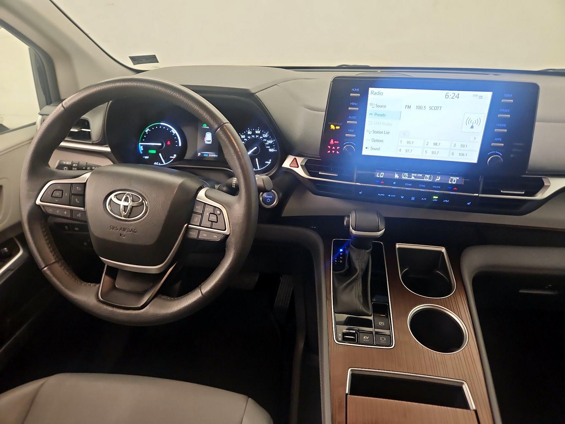 Thumbnail: 2024 Toyota Sienna - 10