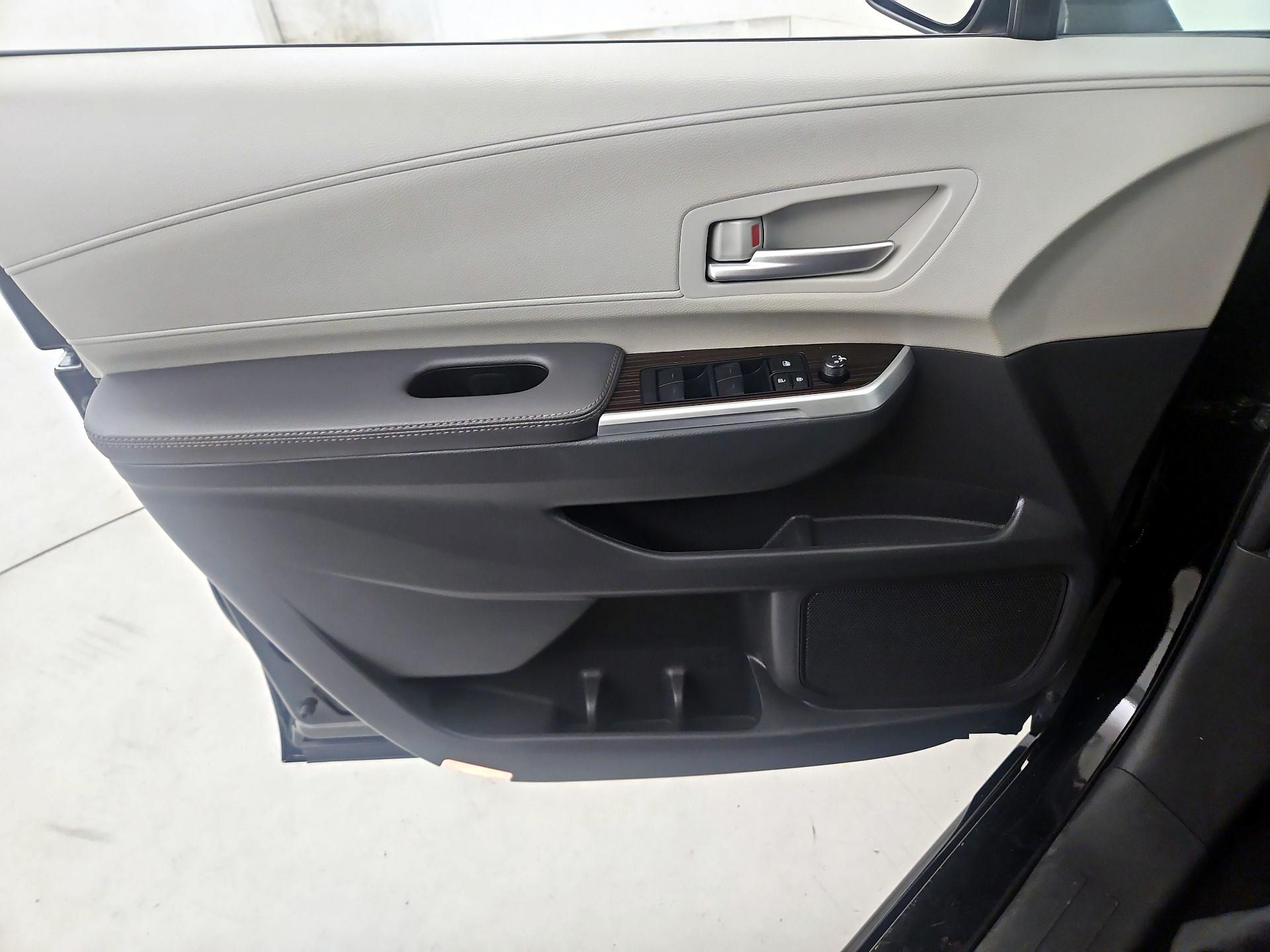 Thumbnail: 2024 Toyota Sienna - 12